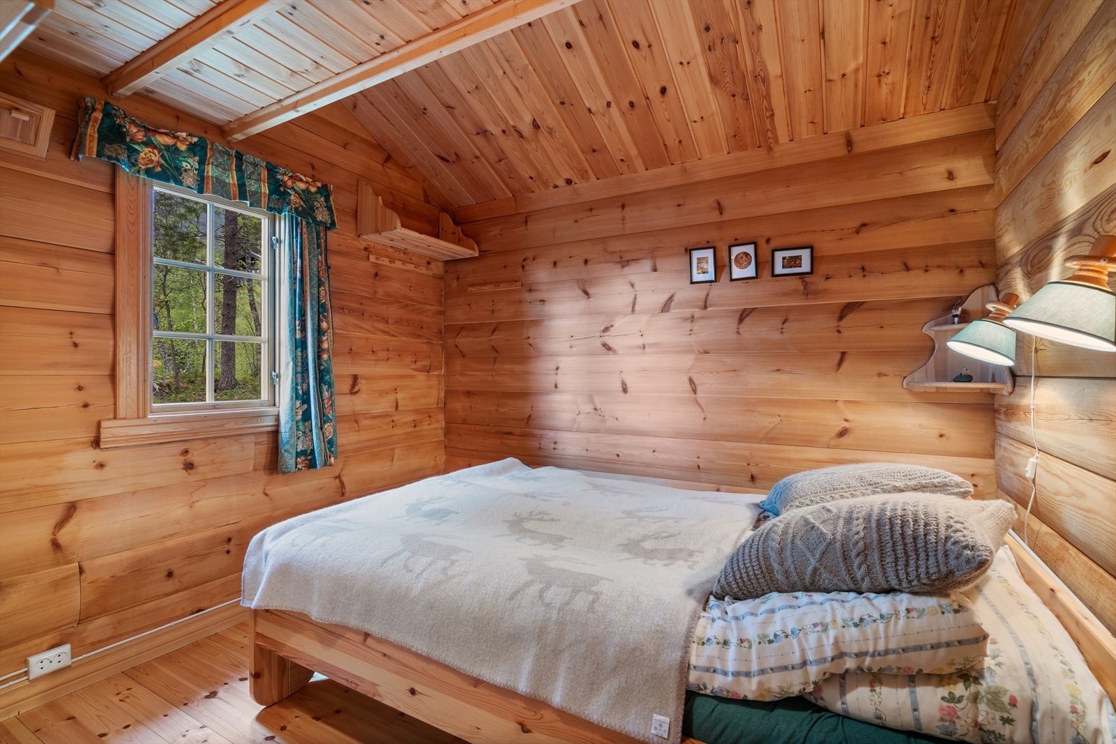 Hovedsoverom med plass til dobbelseng Galleribilde