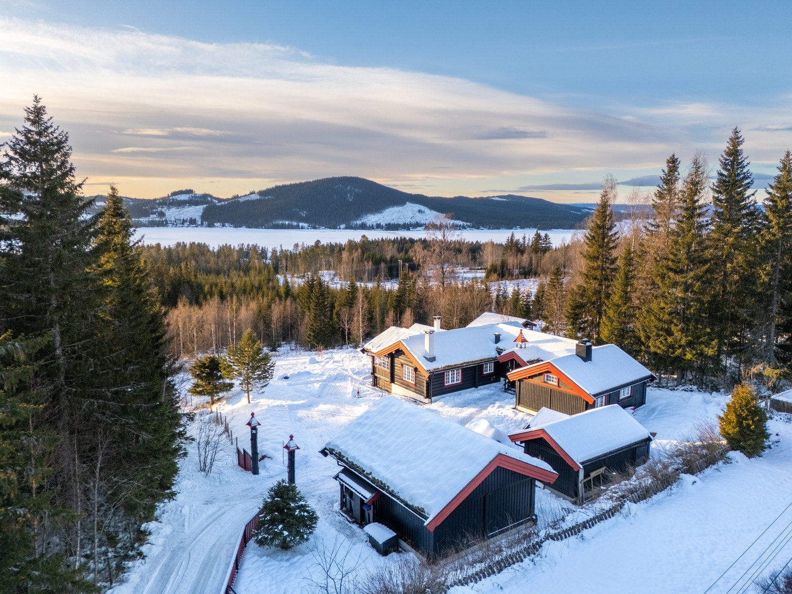 PrivatMegleren Lillehammer har gleden av å presentere denne flotte og unike fritidseiendommen med flott utsikt over Nord-Mesna.Foto: Tor Jensbakken Galleribilde