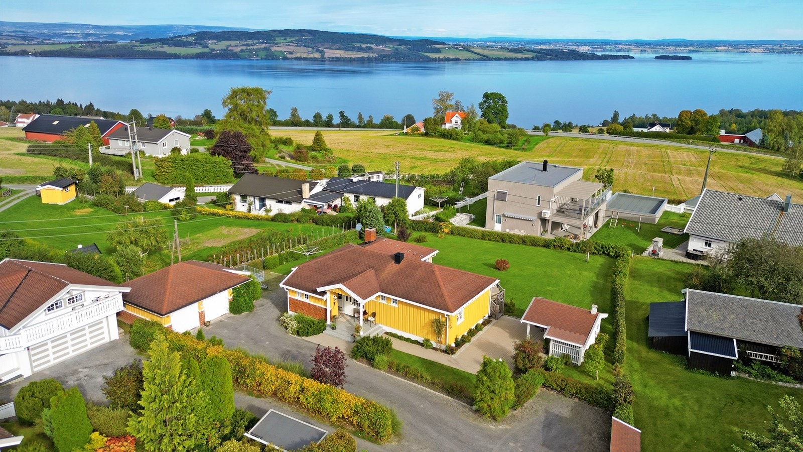 Kort veg til Mjøsa. Galleribilde
