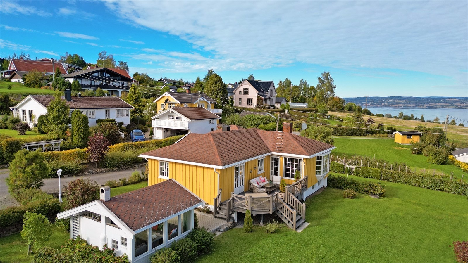 Veranda med enkel tilgang til hagearealer. Galleribilde