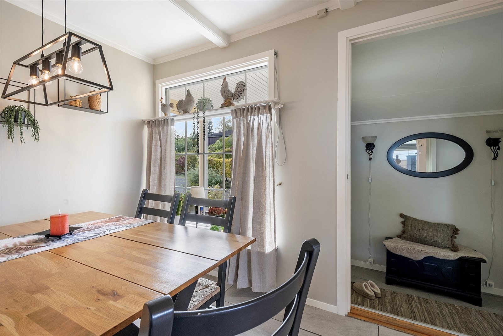 Kjøkken med adkomst til gang. Galleribilde