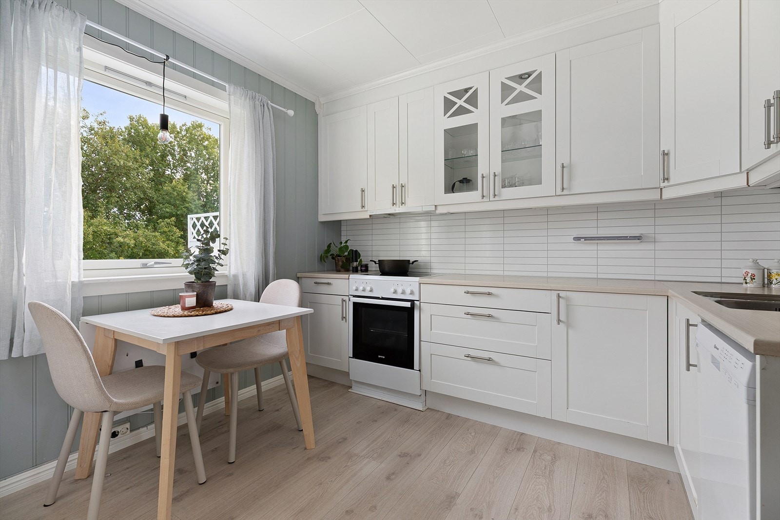 Komfyr og oppvaskmaskin medfølger i handelen Galleribilde