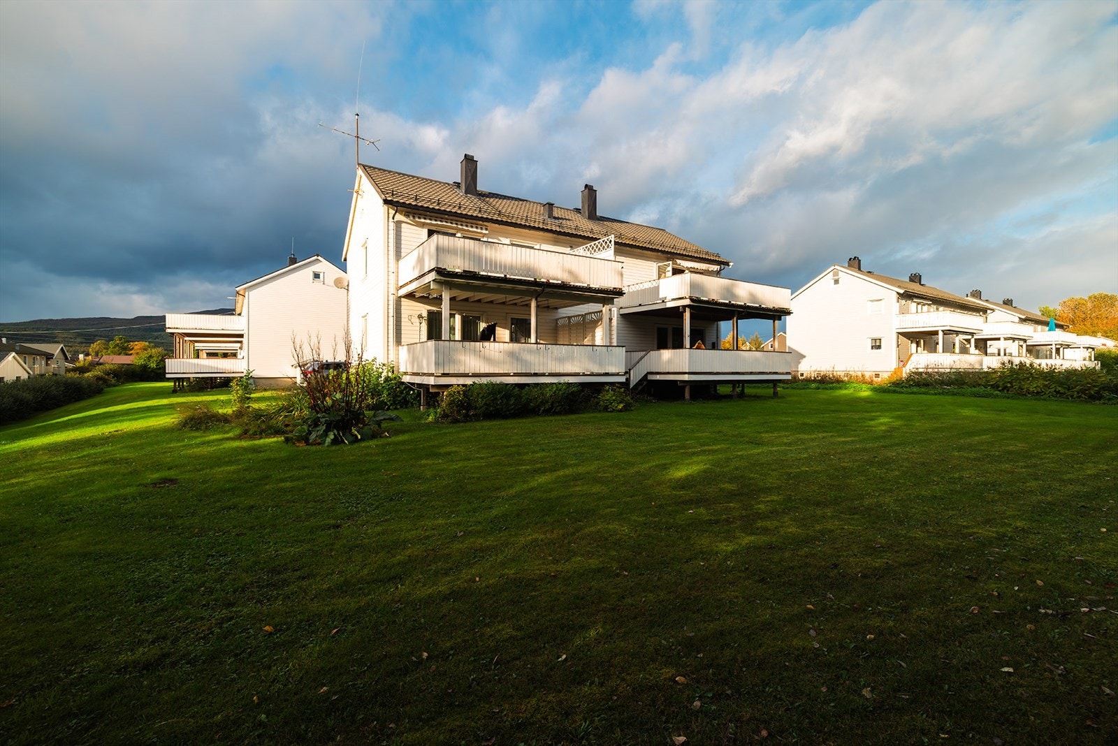 Borettslaget har oppgradert bygget utvendig med nye vinduer, ny utvendig kledning, vindsperre, og balkonger, fra 2017/2018. Galleribilde