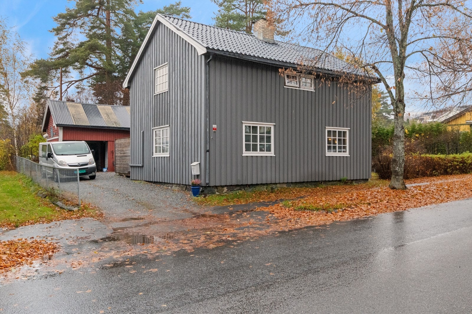 Sentral beliggenhet med stort potensiale for å bli et nytt og godt familiehjem! Galleribilde