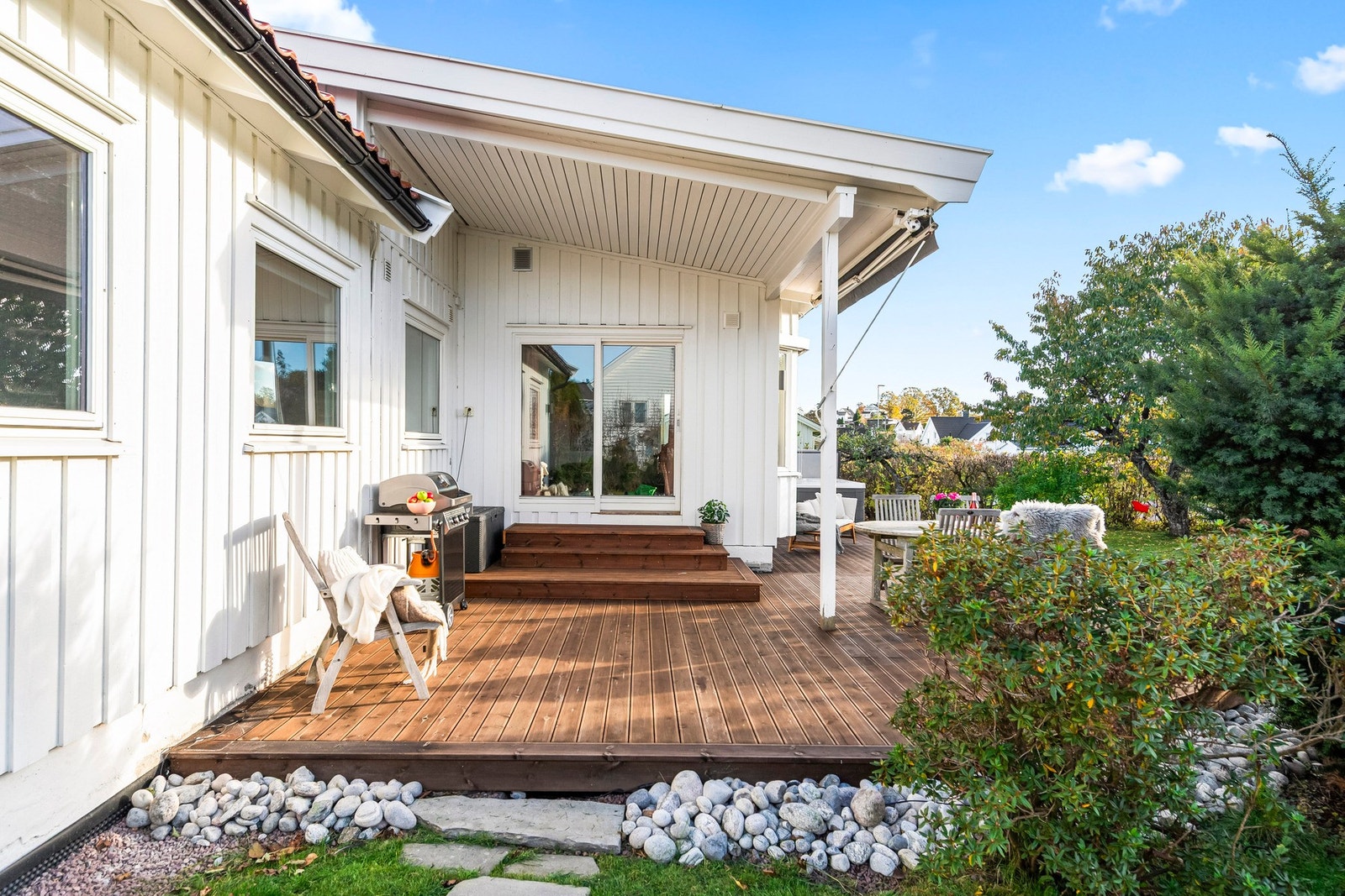 Størrelsen gir flere soner til ulikt bruk, og uterommet innbyr til både stille stunder og lange, sosiale kvelder. Galleribilde