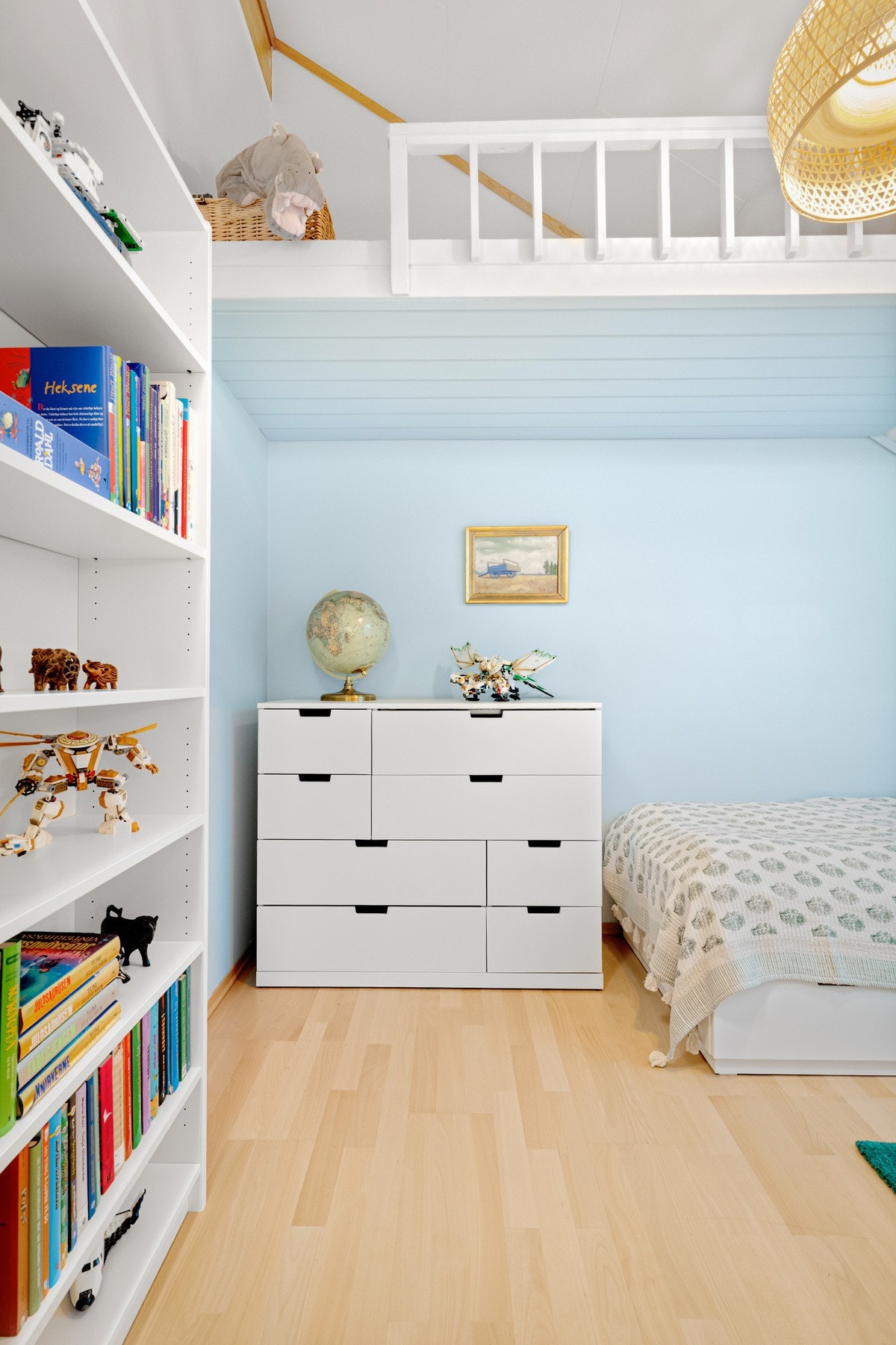 Rommet har i tillegg en hems/lagringsloft. Galleribilde