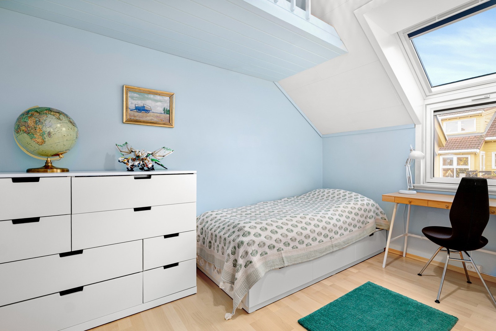 Soverom nr. 3 ligger i motsatt ende, og egner seg godt som barnerom, gjesterom eller kontor. Galleribilde