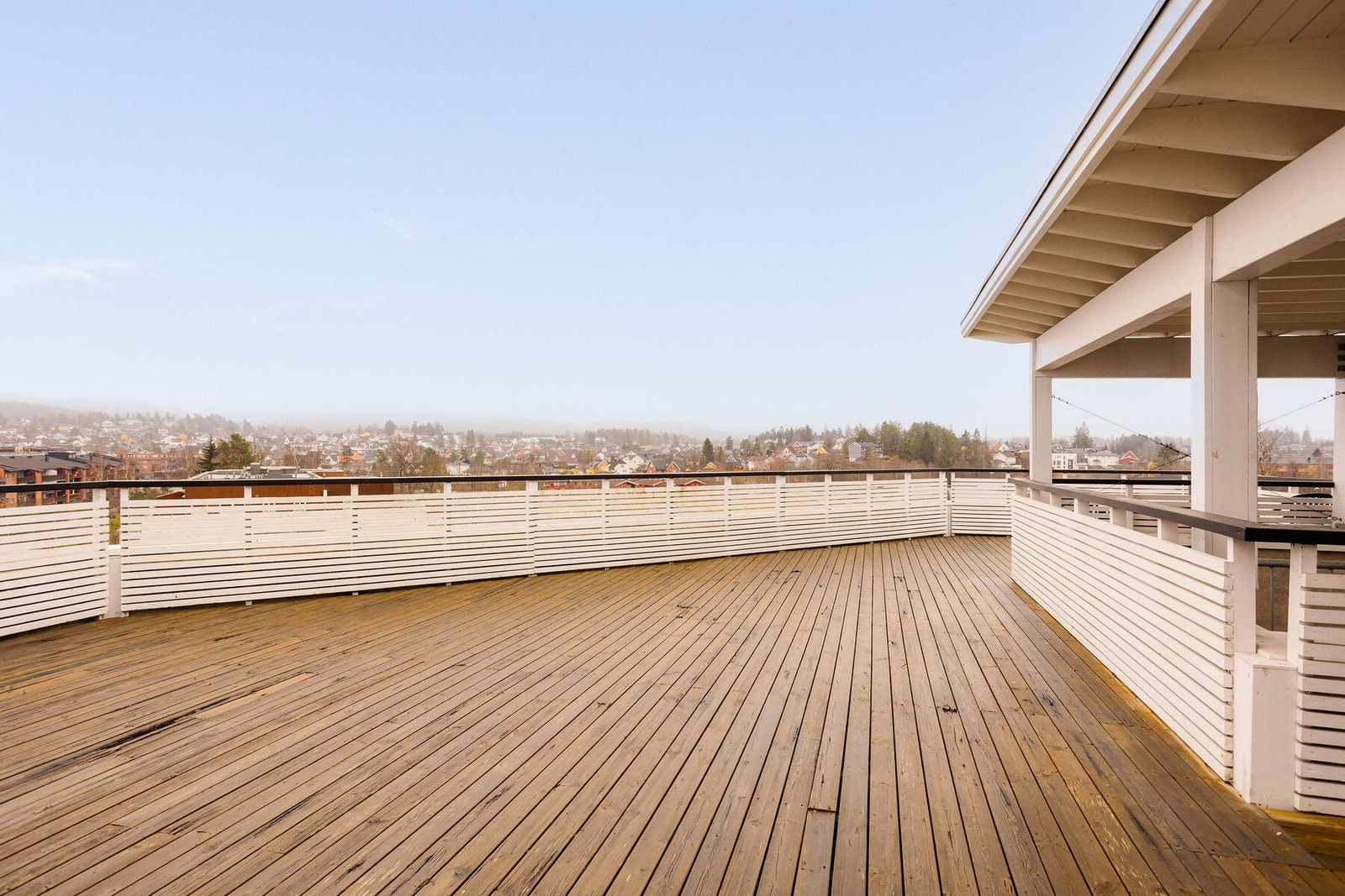 På toppen av bygget er det en felles takterrasse for beboerne. Nydelig! Galleribilde