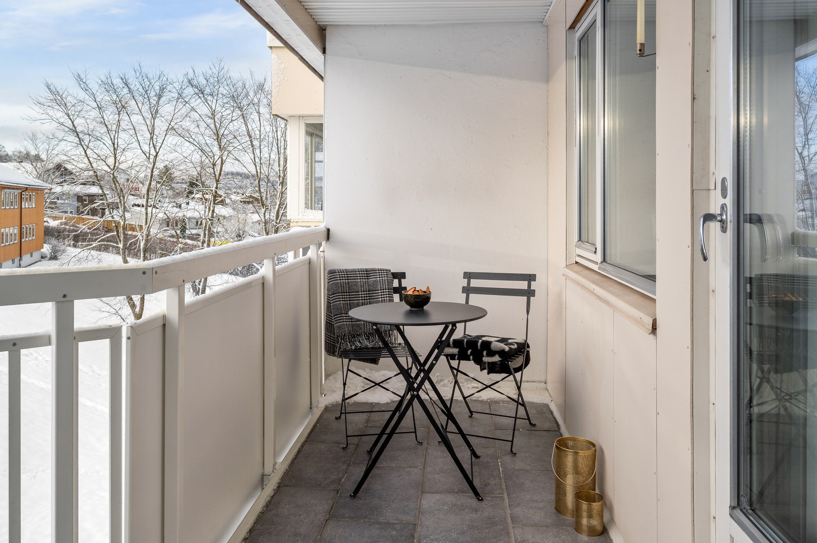 Balkongen har plass til ønsket sittegruppe. Galleribilde