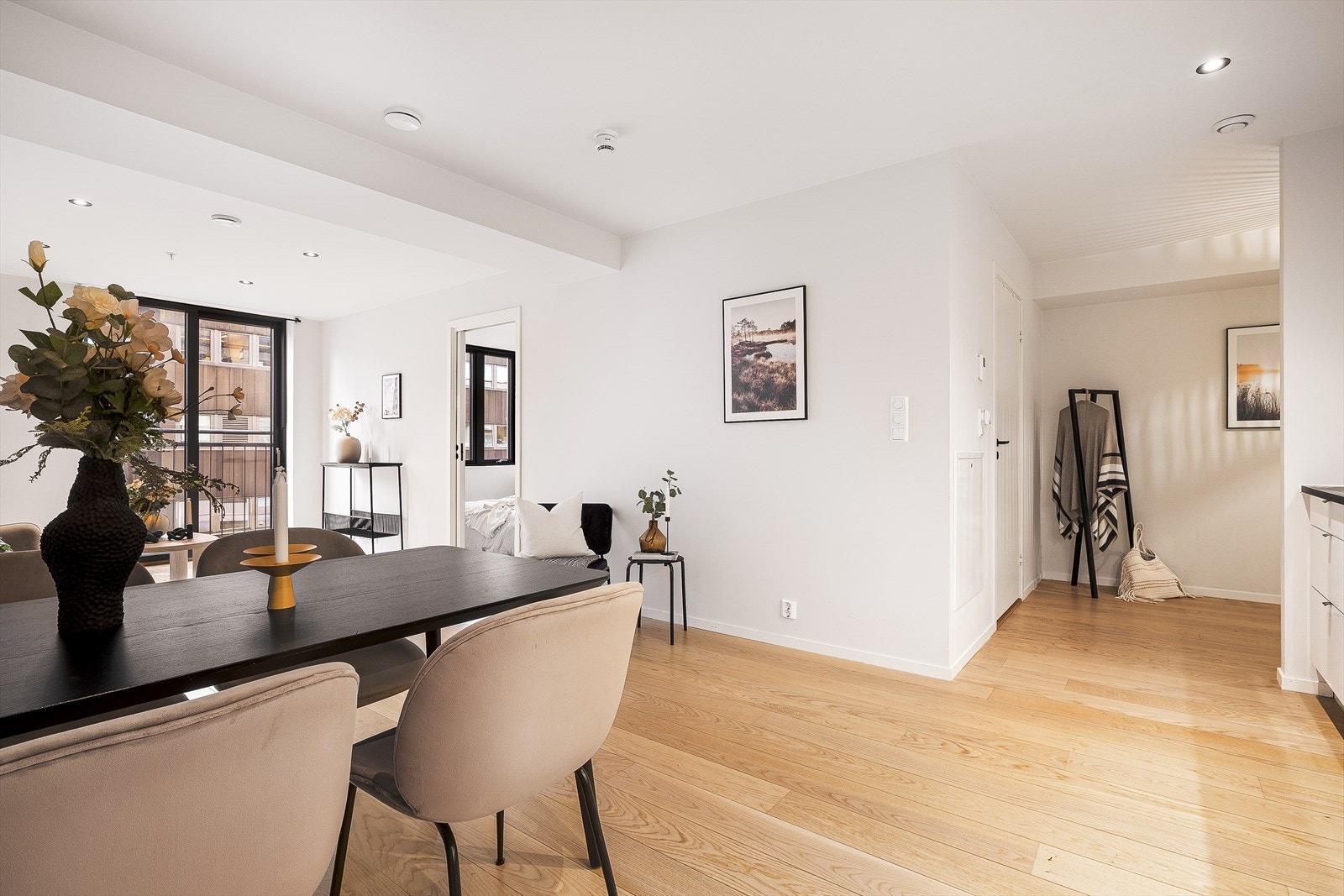 Leiligheten har en smart planløsning som gjør at den føles romslig. Galleribilde