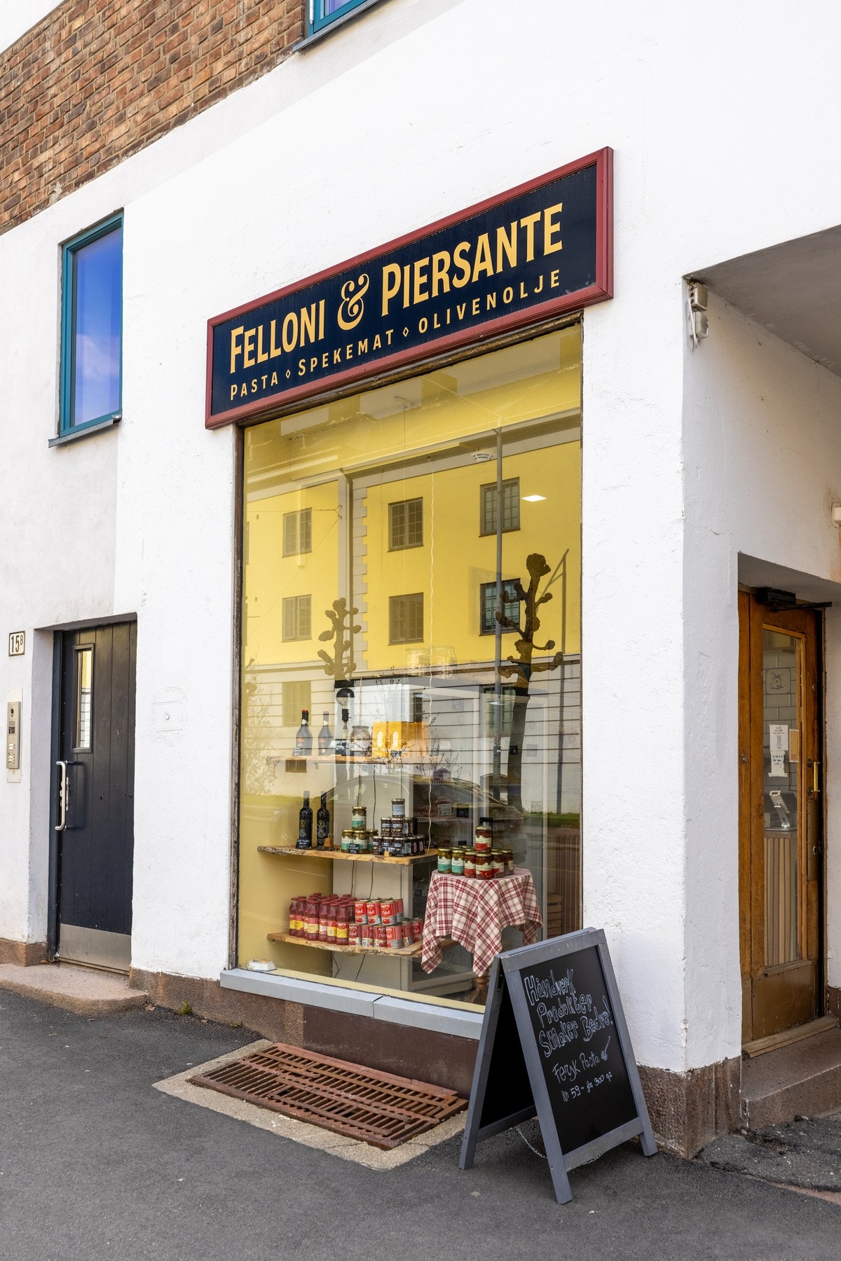 Her bor man svært sentral beliggenhet med kort vei til dagligvarebutikker, offentlig kommunikasjon og parker Galleribilde