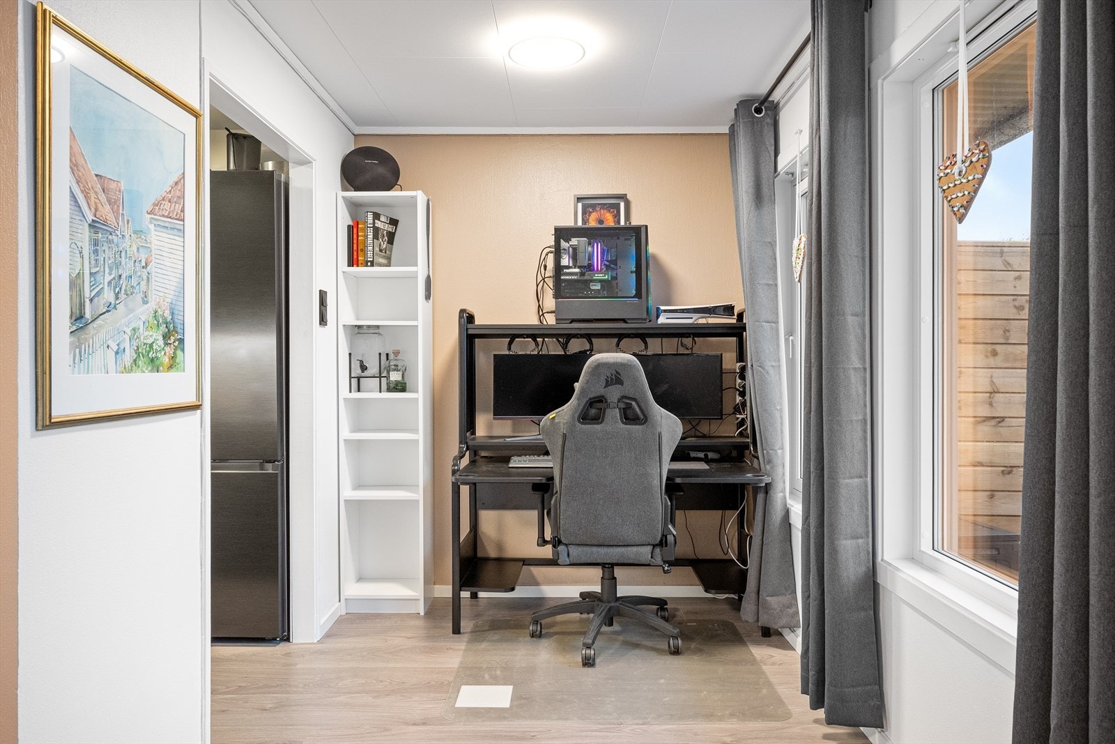 Kontor/eventuelt spiseplass Galleribilde