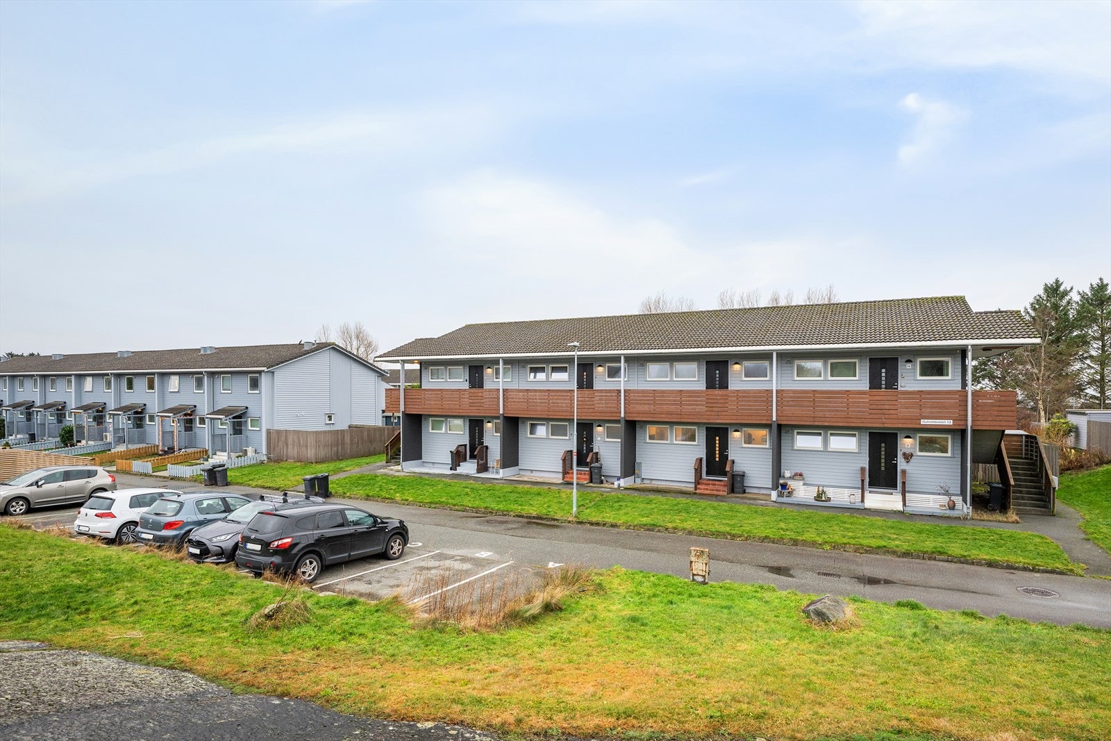 Inngangssiden med egen parkeringsplass Galleribilde