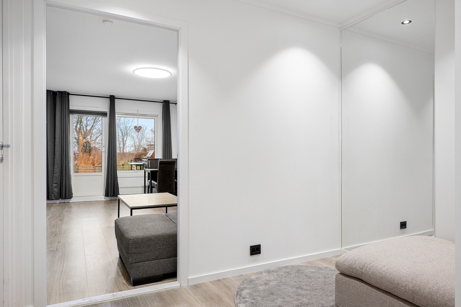 Romslig gang Galleribilde