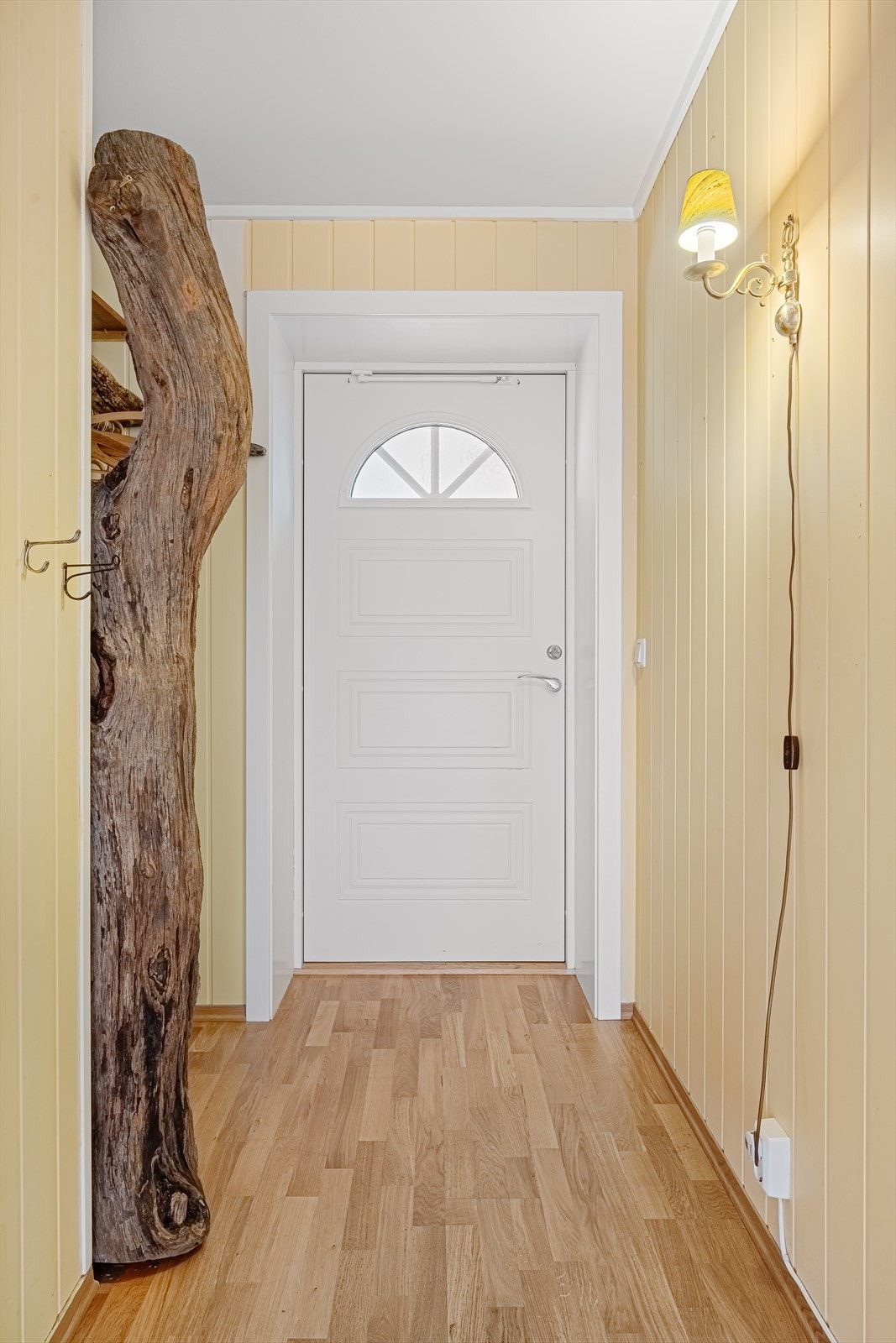 Enheten inneholder: Entré, stue, kjøkken, teknisk rom, bad, 1 soverom og åpent areal/bod. Galleribilde