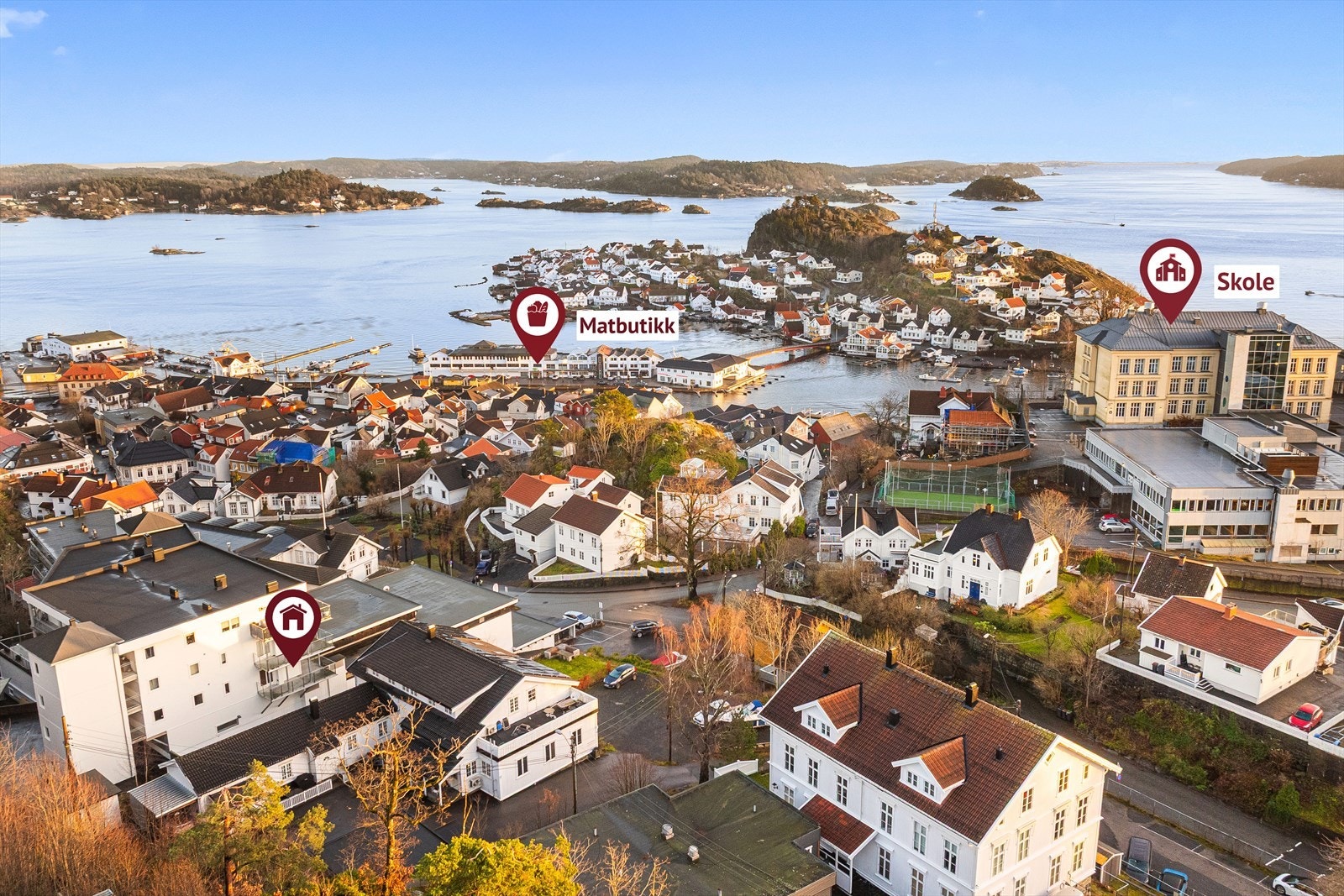 Leiligheten ligger svært sentralt til med 3 minutters gange til sentrum. Galleribilde