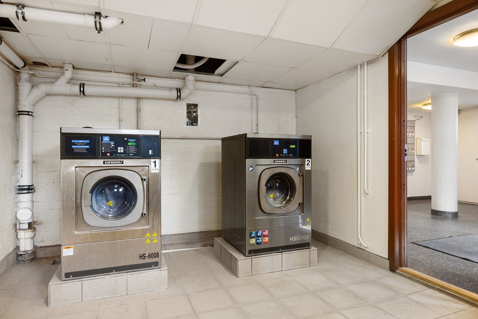 Leiligheten har opplegg for vaskemaskin, men borettslaget har et velfungerende og oppgradert fellesvaskeri i tillegg. Galleribilde