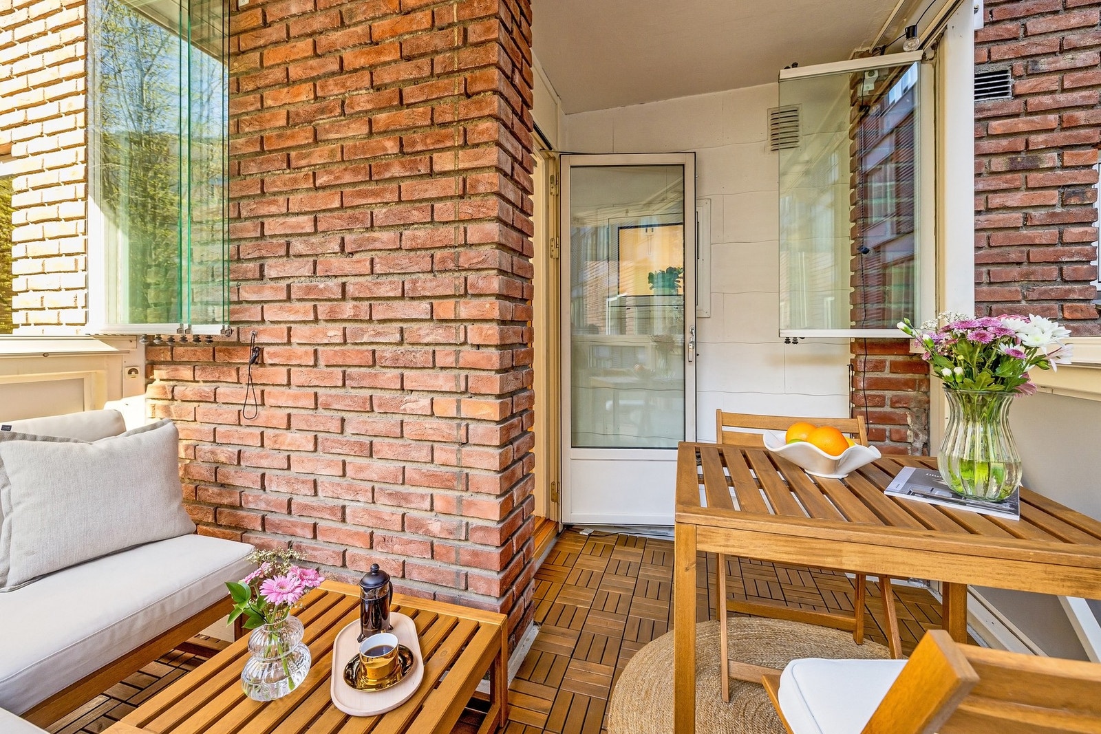 Flere av leilighetene i borettslaget har etablert varmelampe på balkongen, for maksimal utnyttelse Galleribilde