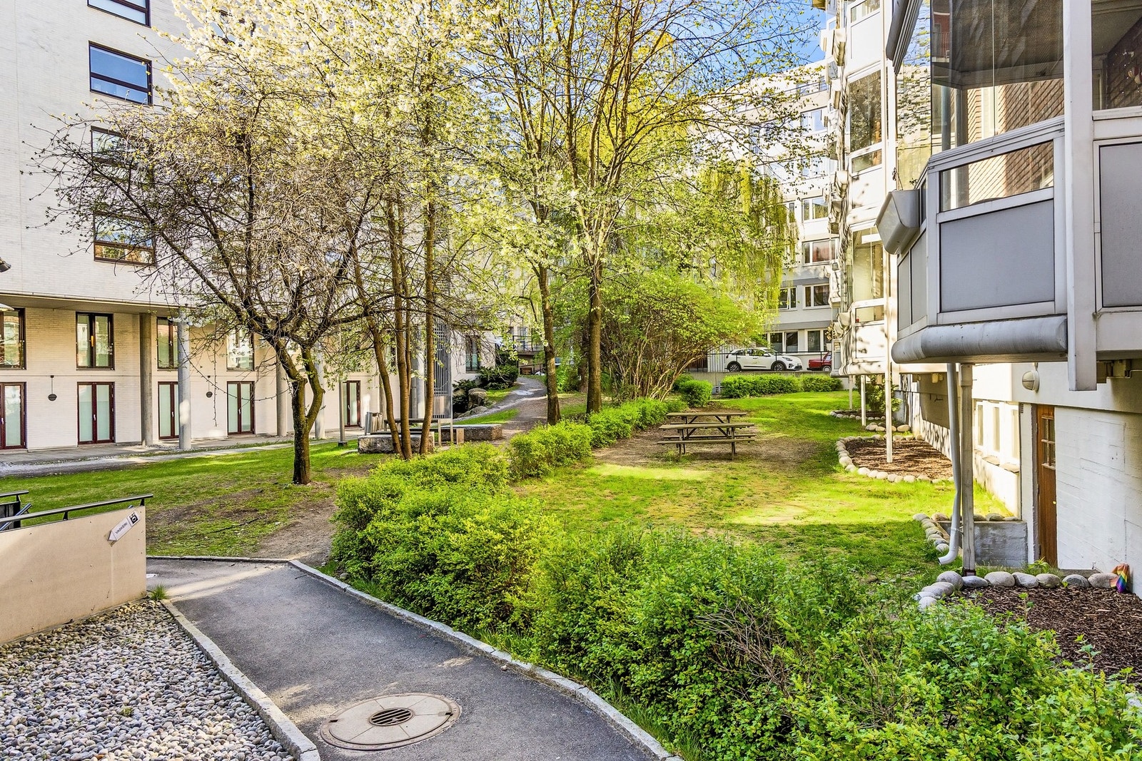 Bakhage. Borettslaget har en god vedlikeholdshistorikk med blant annet bad/rørfornying i 2021, omtekking av tak i 2018, fjernvarmesentral fra 2006/2007, oppgradering el-anlegg 2017 m.m. Galleribilde