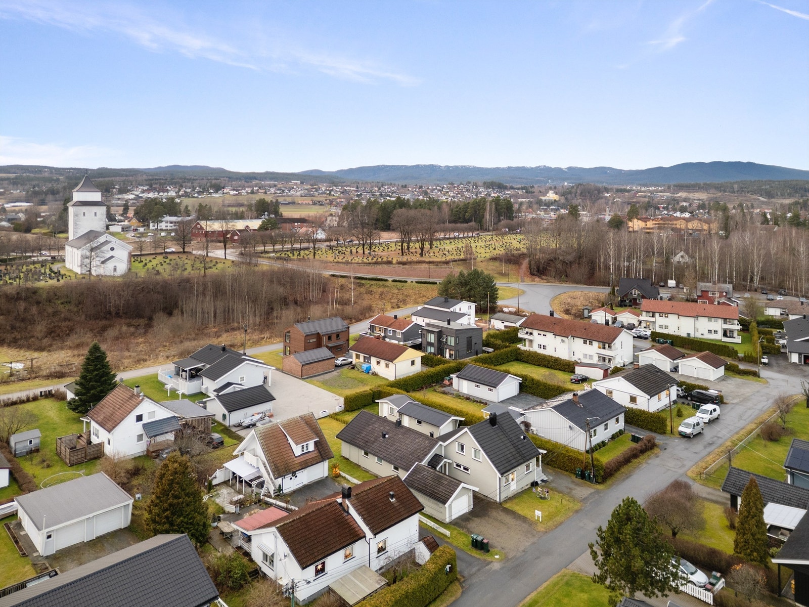 Sentralt beliggende på Frognes med kort vei til barnehage og flotte turområder Galleribilde