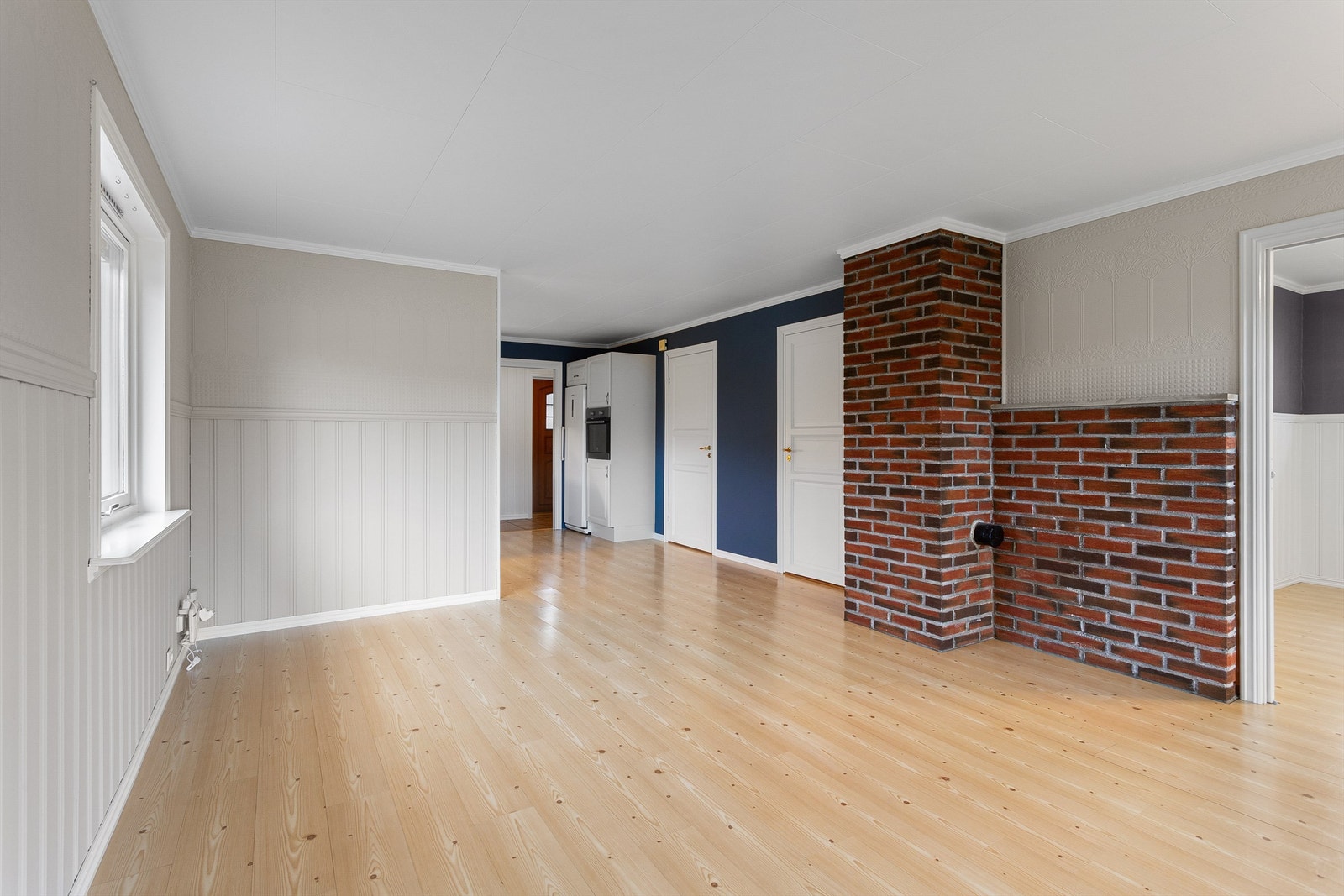 Delvis åpent mellom stue og kjøkken Galleribilde