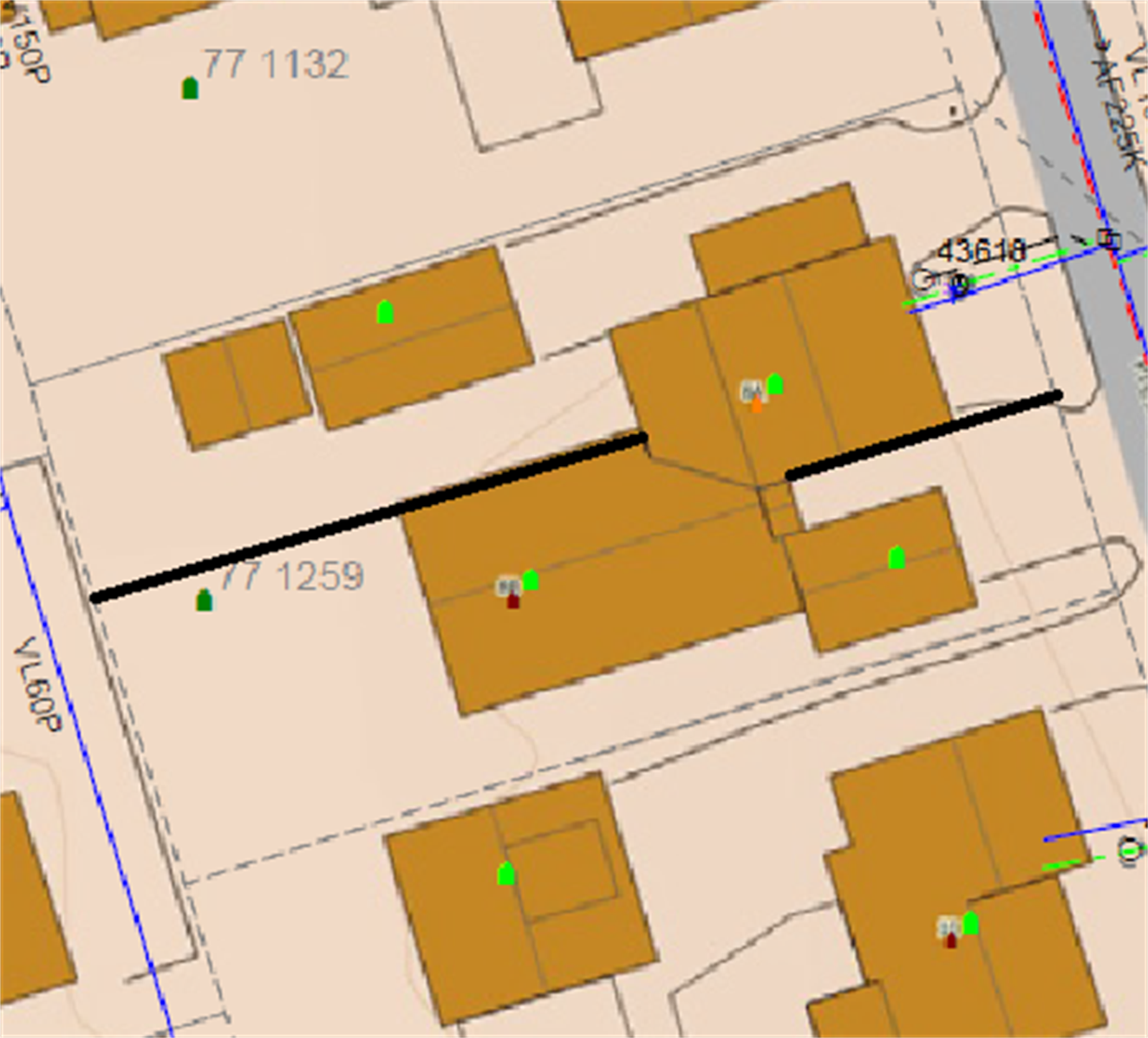 Fordeling av tomten mellom 8a og 8b- se rett sort strek - følger bygningskroppen Galleribilde