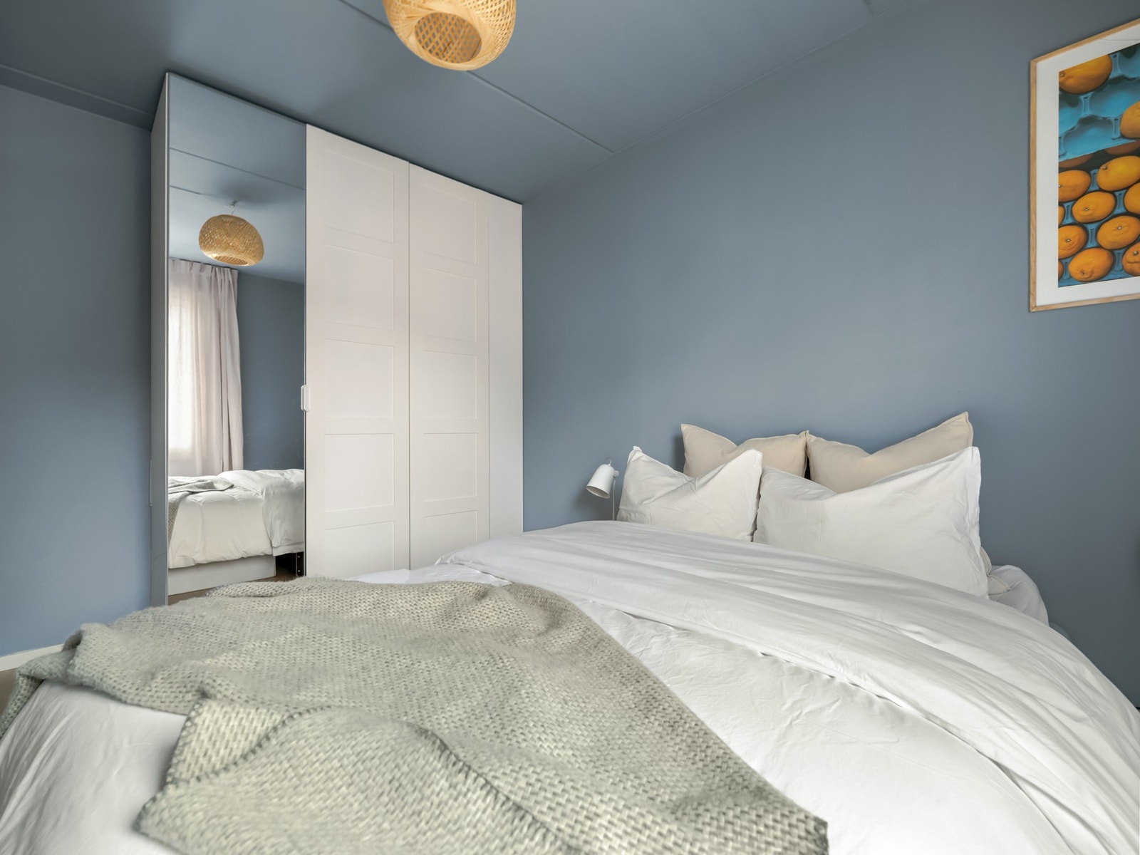 Den romslige garderoben medfølger leiligheten. Galleribilde