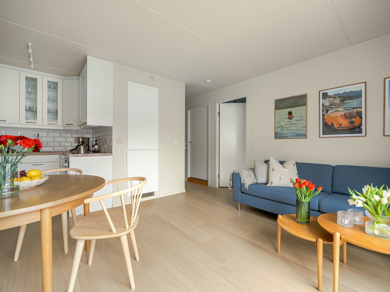 Fra stuen går vi videre inn på soverommet som ligger vegg i vegg. Galleribilde