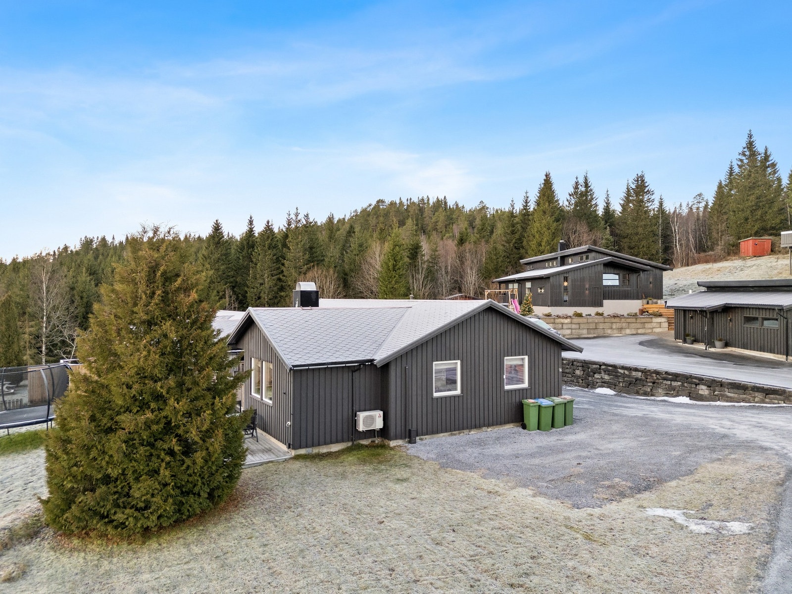 Bolig med romslig tomt. Galleribilde