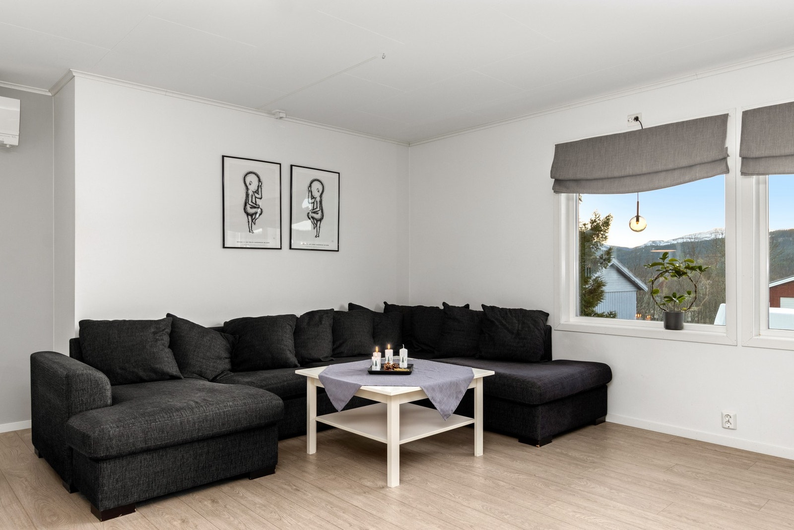 Del av stuen. Galleribilde