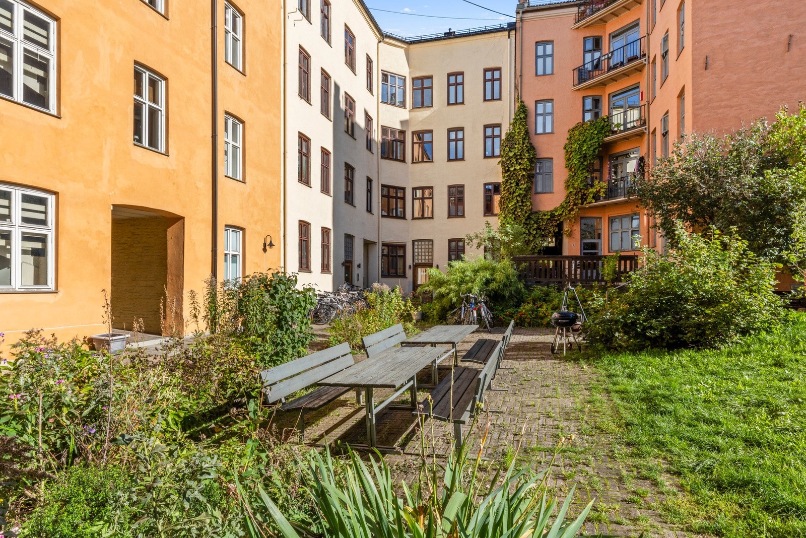 Pent opparbeidet felles bakgård Galleribilde