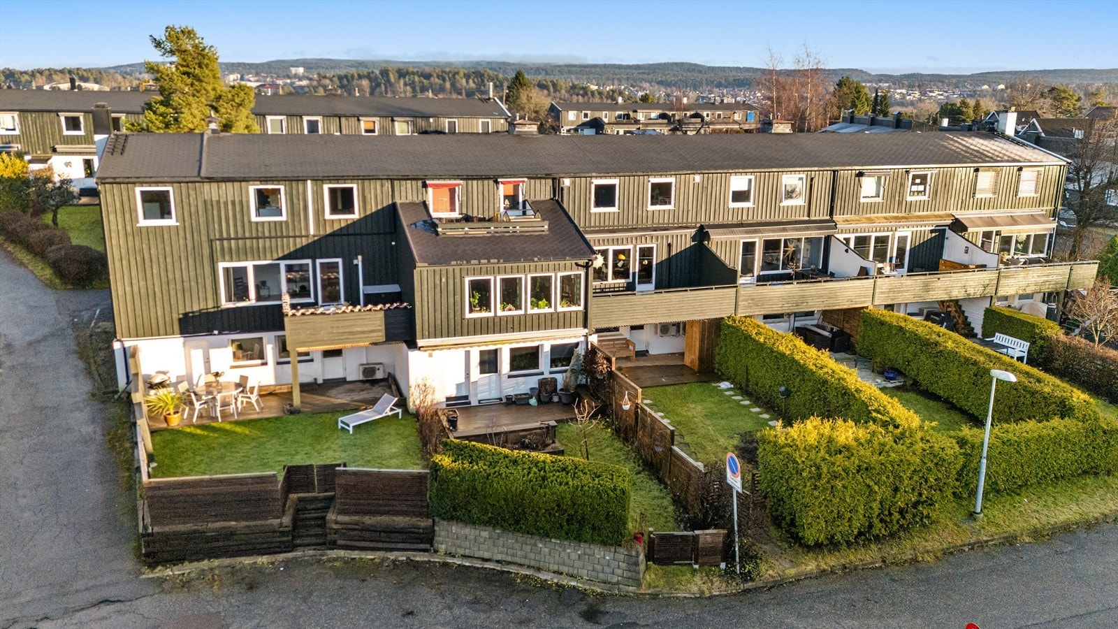 Eiendommen har en tilbaketrukket og rolig beliggenhet på Abildsø i bydel Østensjø. Galleribilde