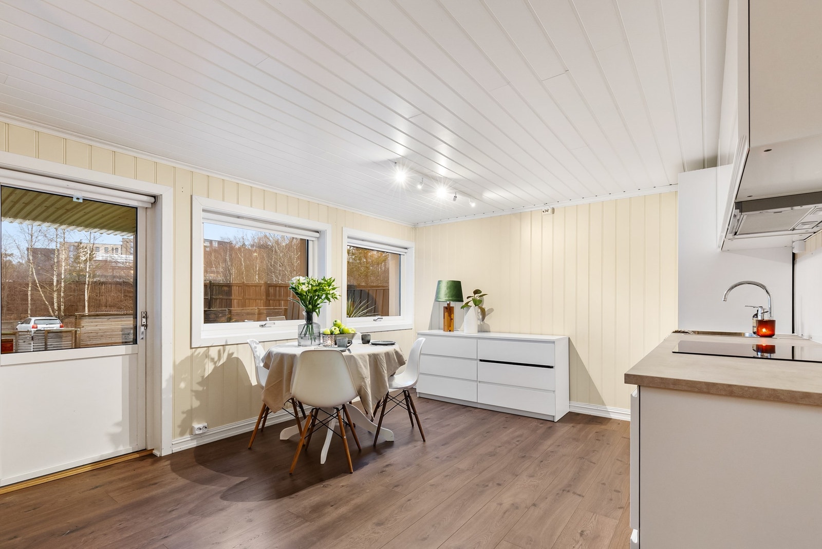 Kjellerstuen er et allsidig rom som kan fungere som TV-stue eller ungdomsavdeling. Galleribilde