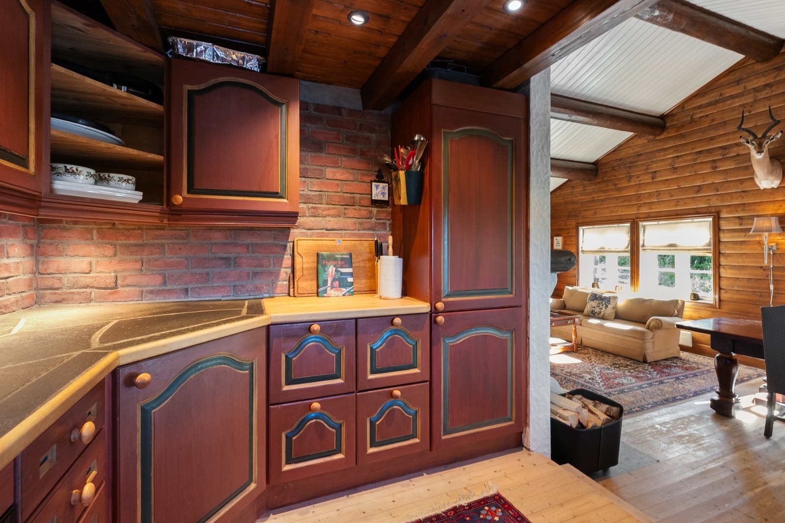 Mellom over- og underskap er det teglstein som gir et røft uttrykk Galleribilde