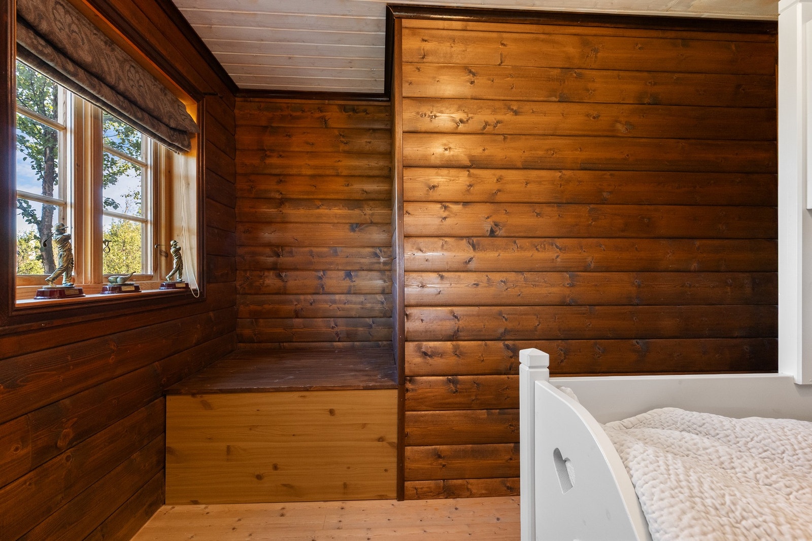 Nisje som kan ha flere bruksmuligheter til f. eks oppbevaring Galleribilde