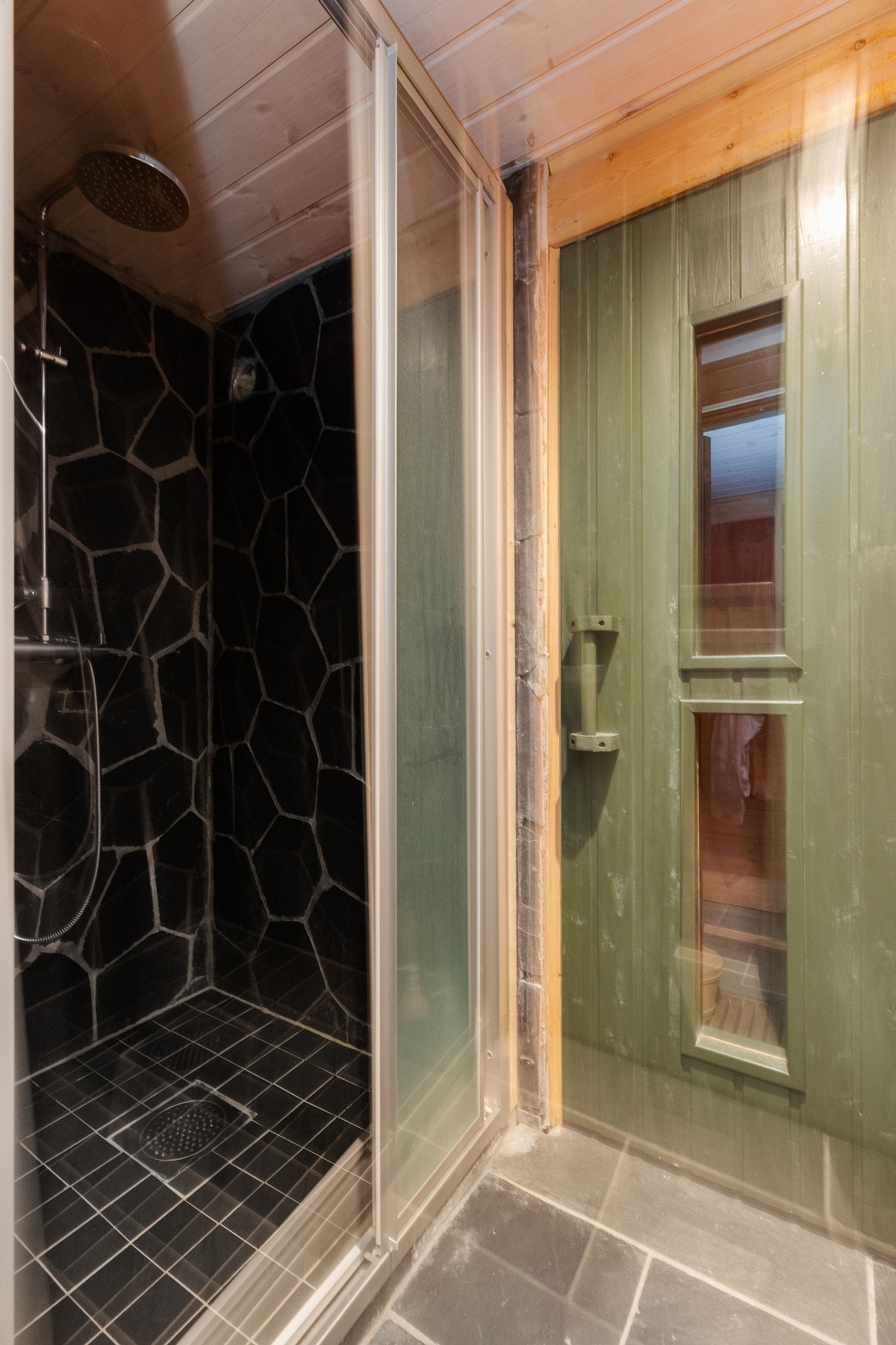 En god dusj kan nytes før et opphold i badstua står for tur Galleribilde