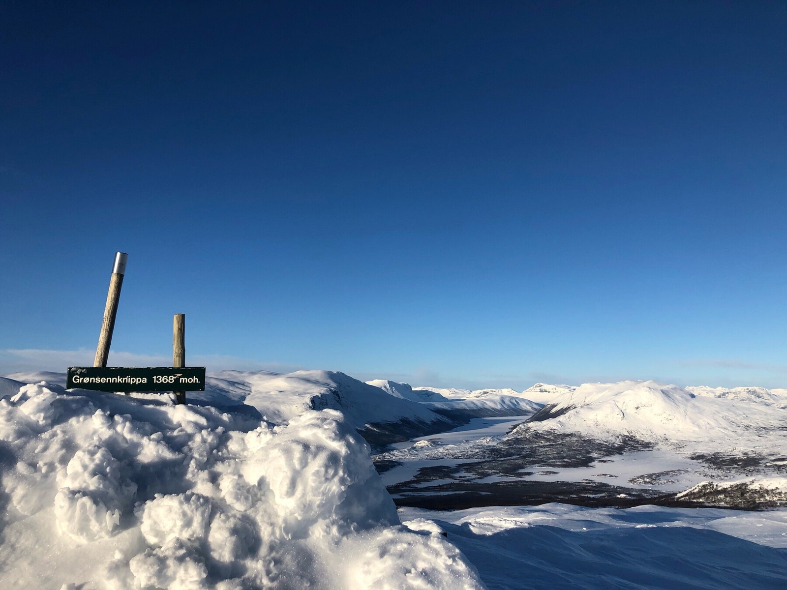 Det har også blitt populært med randonee-turer både til Grønsennknippa, Gråkampen og Skogshorn - får å nevne noen. Man kan leie randoneeutstyr på Intersport Vaset Galleribilde