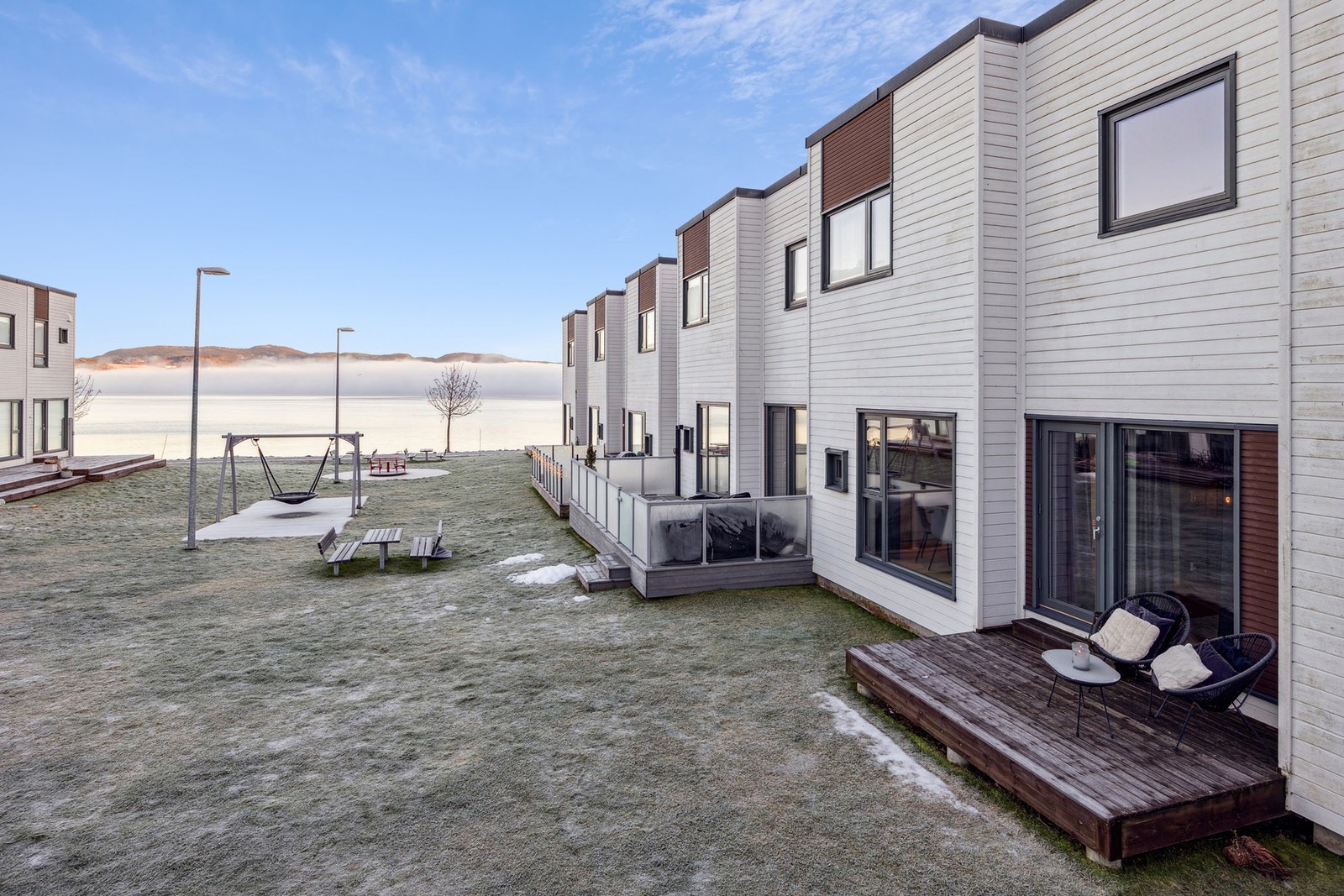 Terrasse på 7 m² fungerer som en naturlig forlengelse av oppholdsrommet, med plass til utemøbler og enkel innredning. Galleribilde