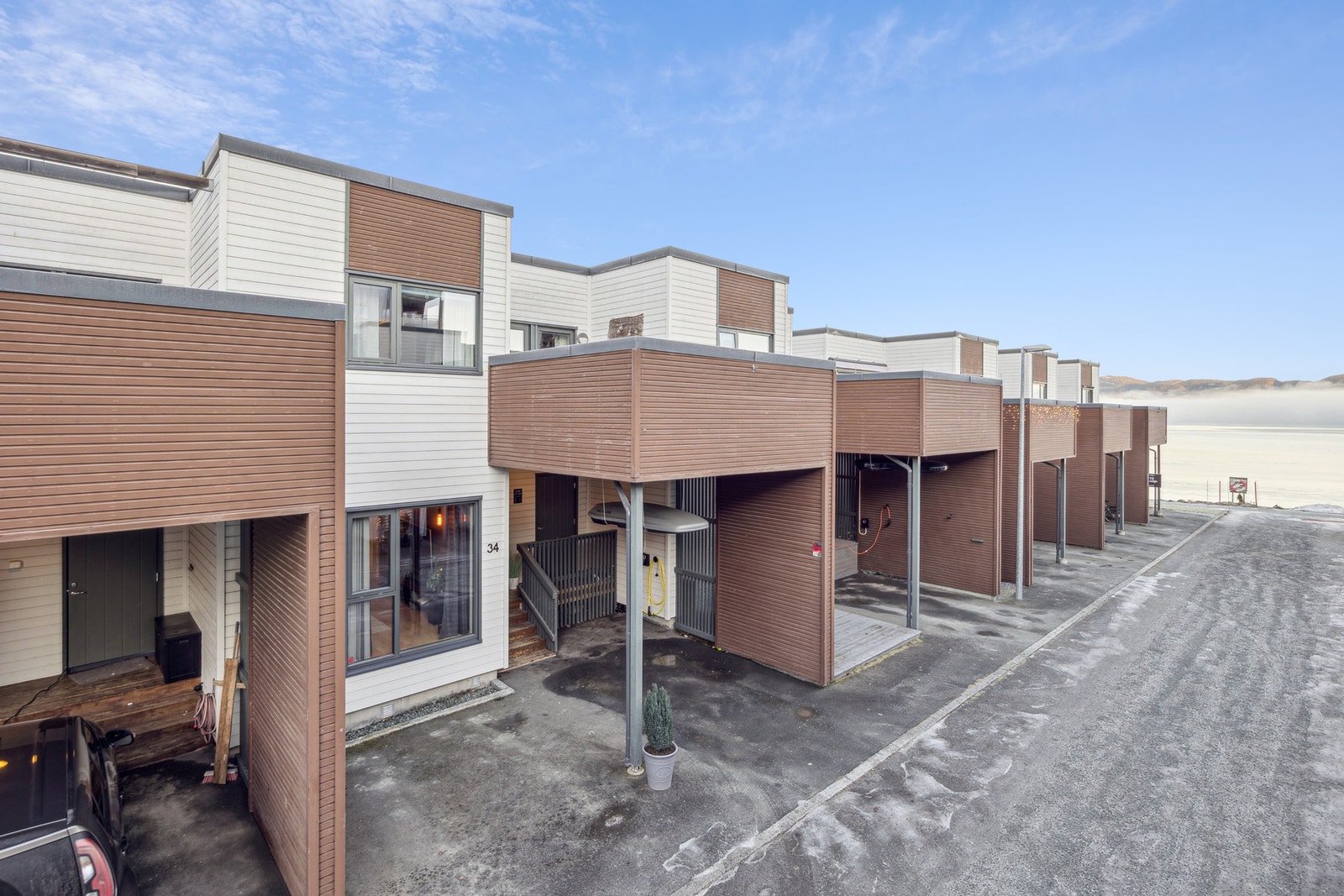 Området byr på umiddelbar nærhet til sjø, skog og mark, med flotte tur- og rekreasjonsmuligheter året rundt. Galleribilde