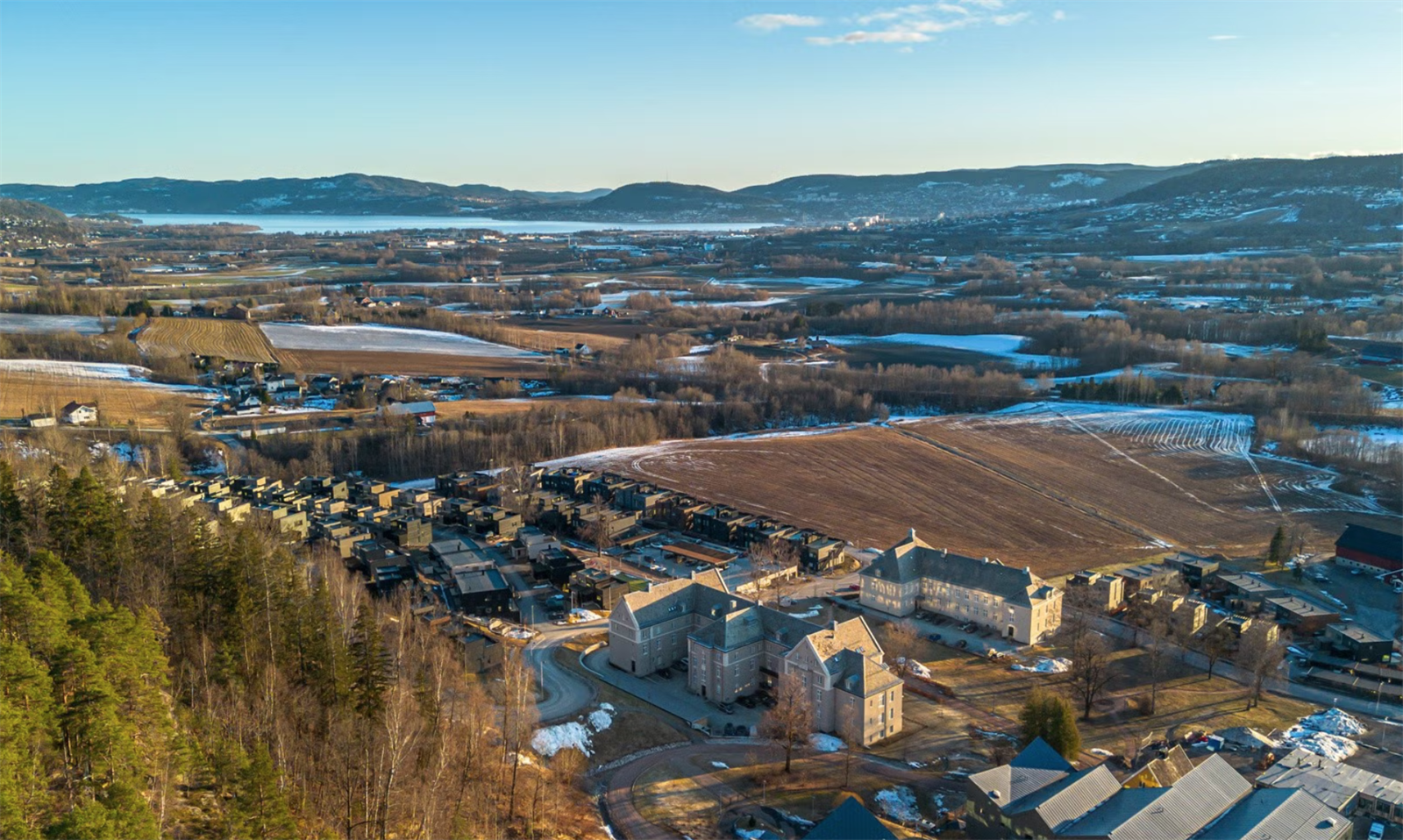 Idyllisk beliggenhet med kort vei til Drammen og Asker Galleribilde