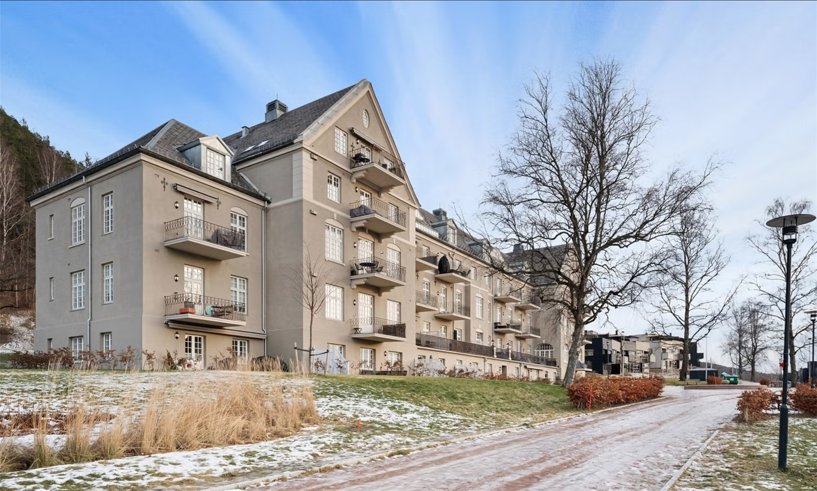 Herskapelig nabolag i modernisert bygg Galleribilde