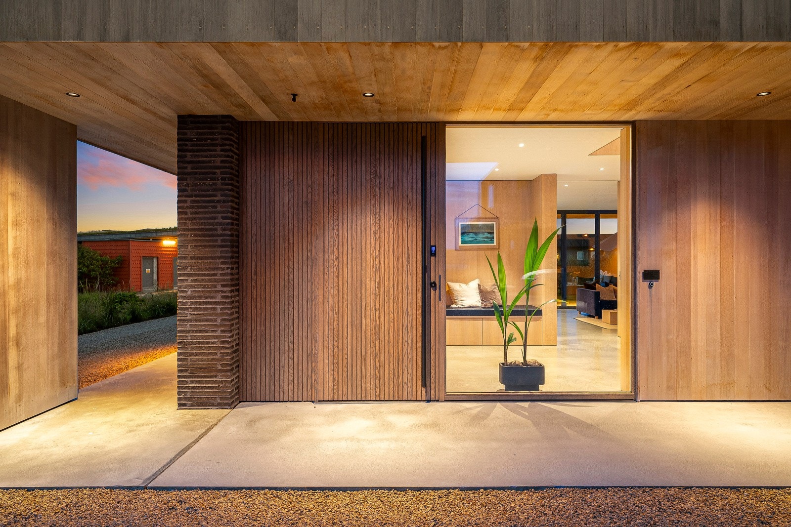 Ytterdørene / Eike dørene er fra EGE Galleribilde