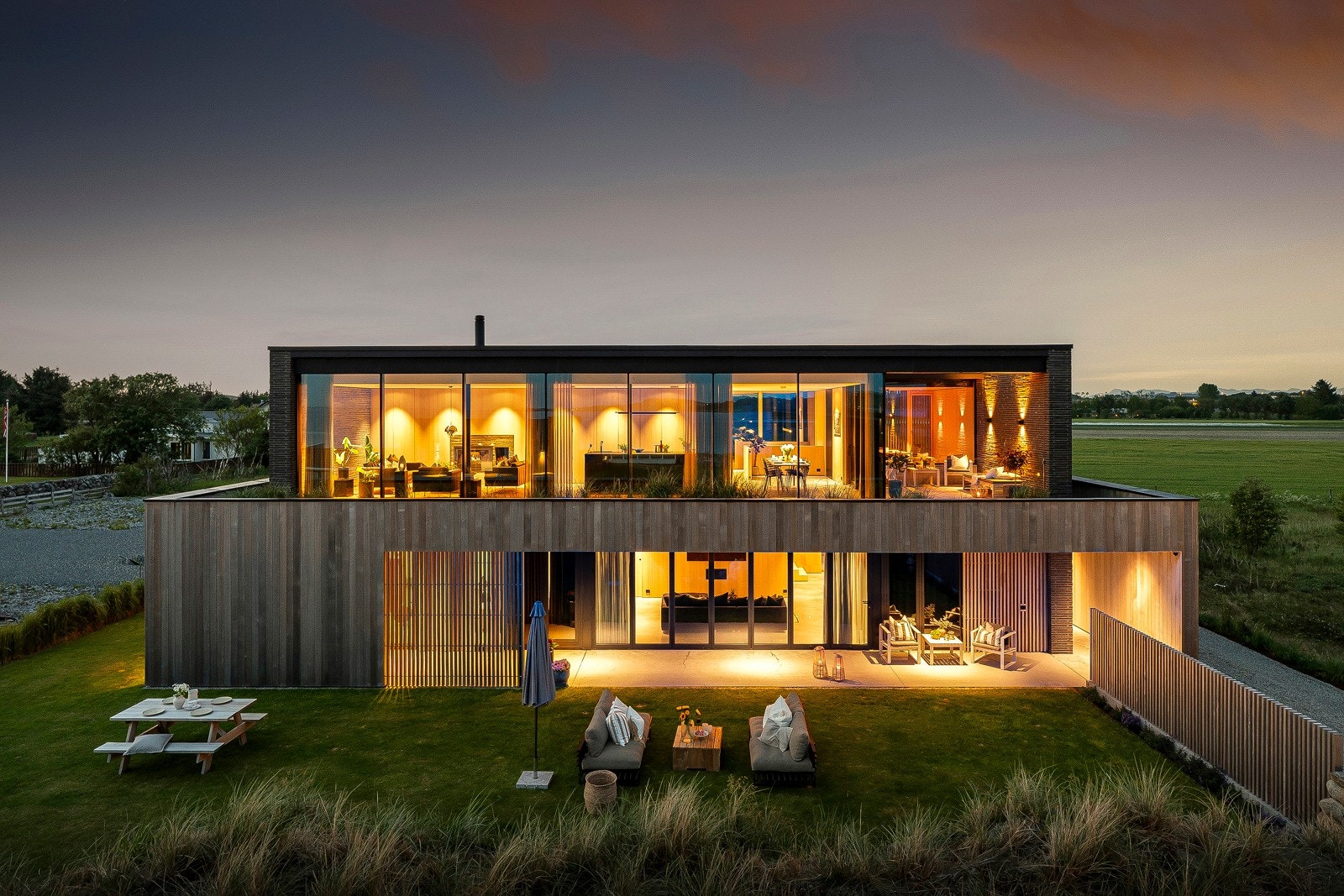 PrivatMegleren v/Eiendomsmegler MNEF Bjørn Tore Vigdel presenterer Solastrandvegen 153 for salg Galleribilde