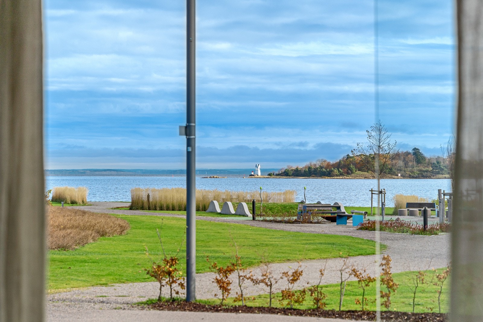 Nydelig utsikt mot Oslofjorden og klokketårnet på Torgersøya Galleribilde