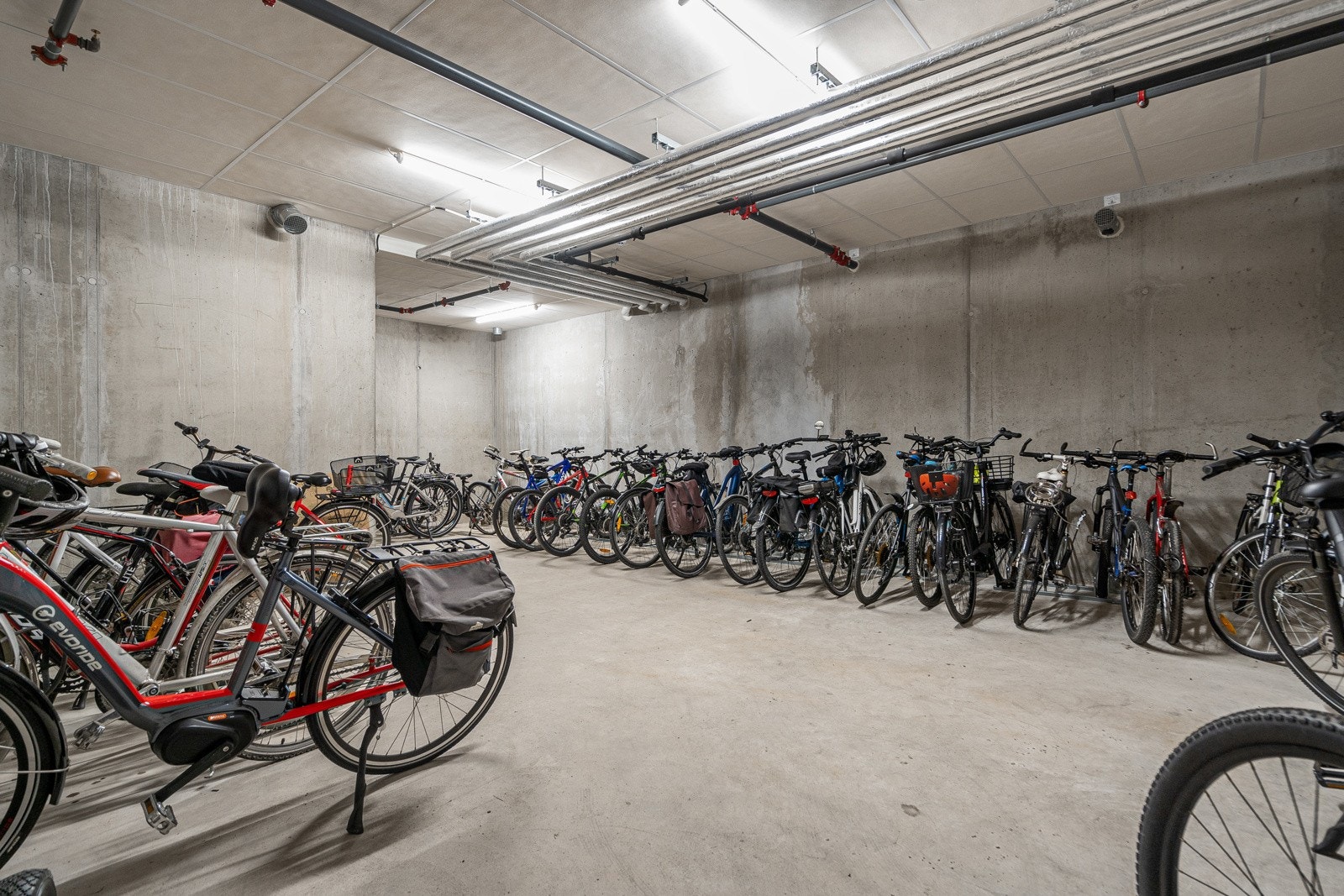 Felles sykkelparkering Galleribilde