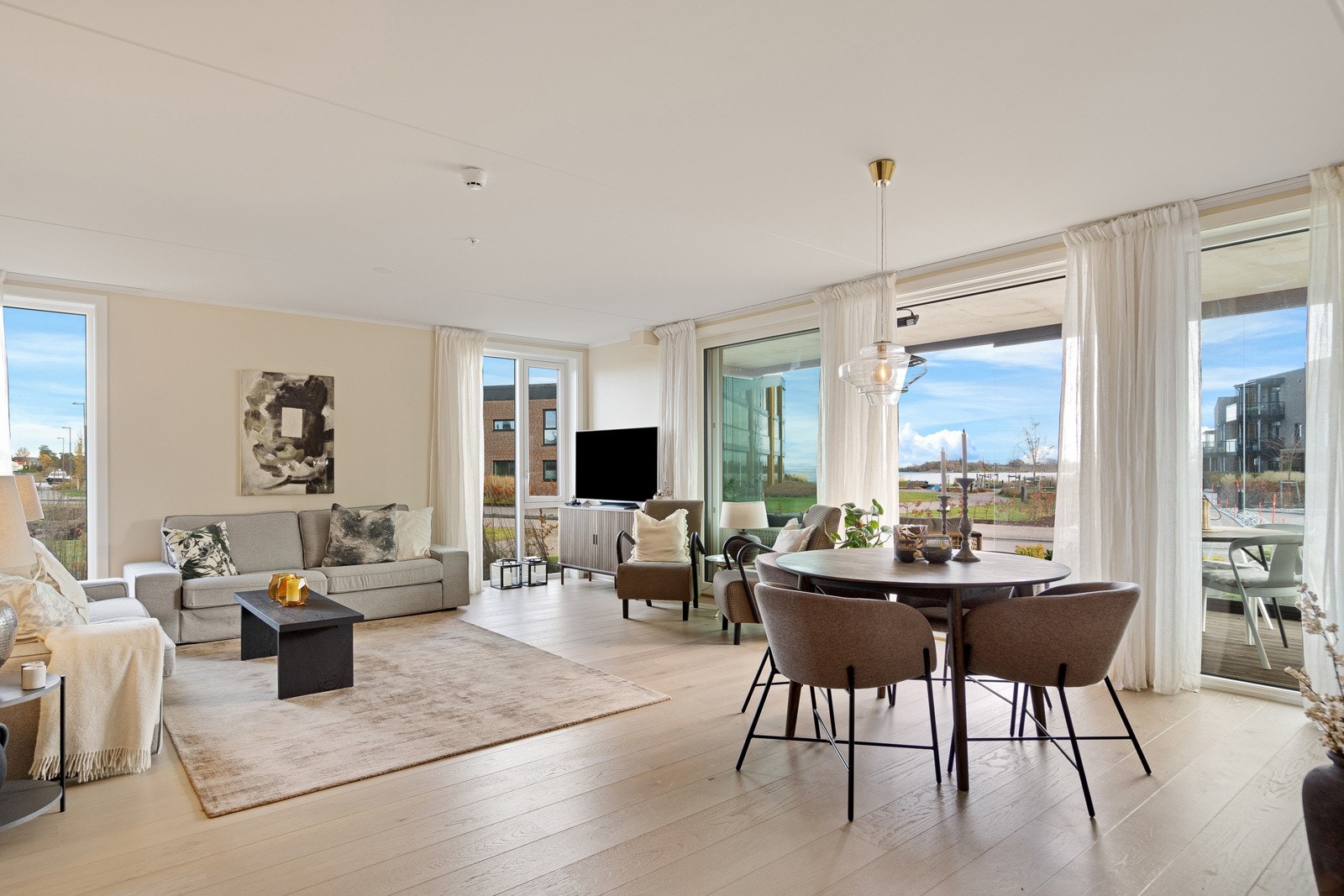 Lyst og åpent med god utsikt over Tønsbergs flotte skjærgård Galleribilde