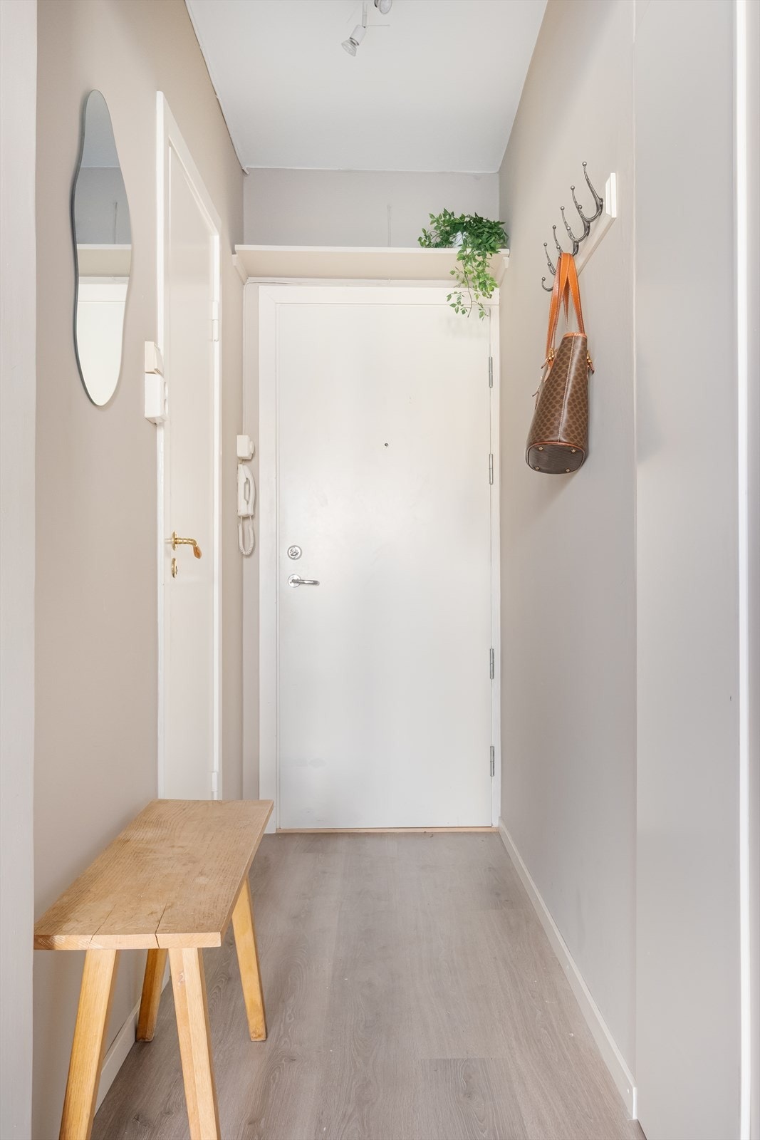 Entré. Galleribilde