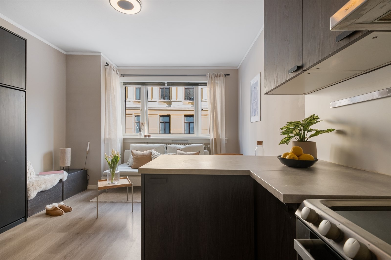 Leiligheten vender ut mot rolige, og populære Stensgata. Galleribilde