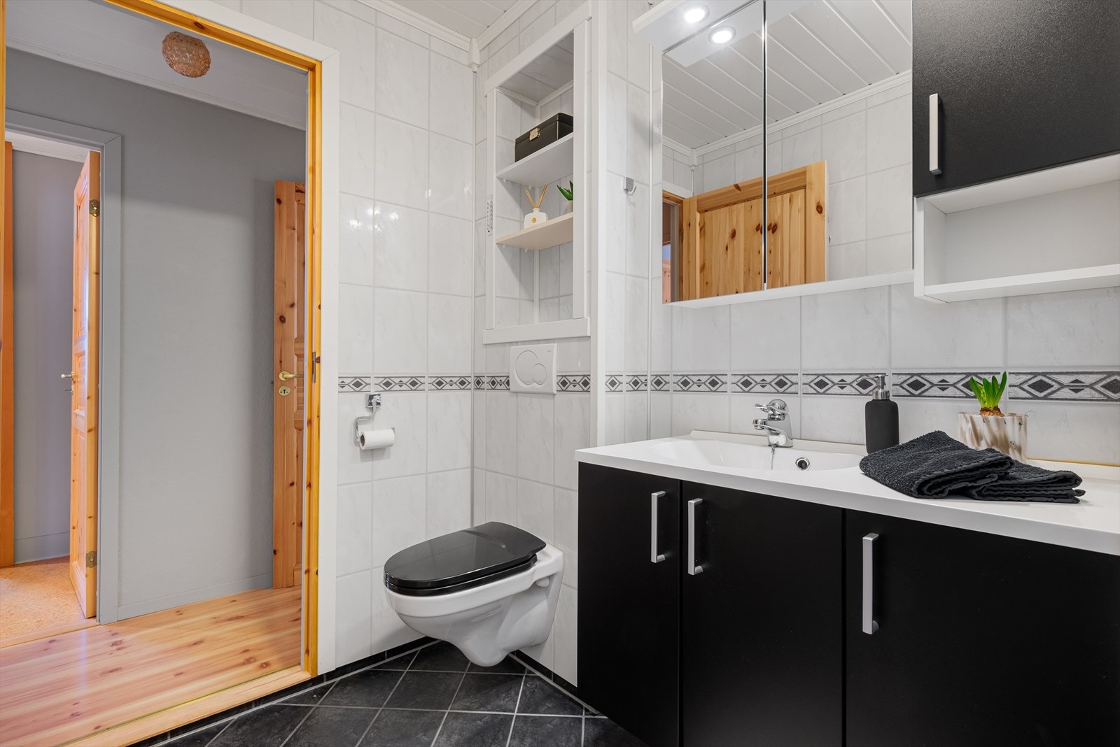 Badet i 1.etasje ble pusset opp i 2010. Galleribilde