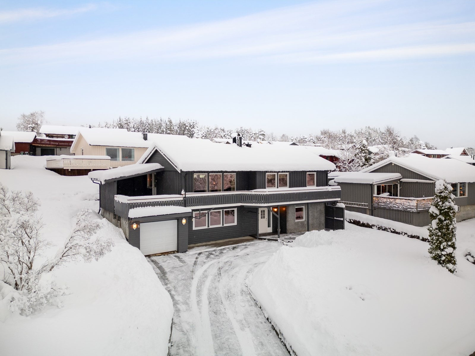 Aktiv Eiendomsmegling v/Nina K. Brandt har gleden av å presentere Seljeveien 5! Foto: Haukdal / Interiørfoto AS Galleribilde